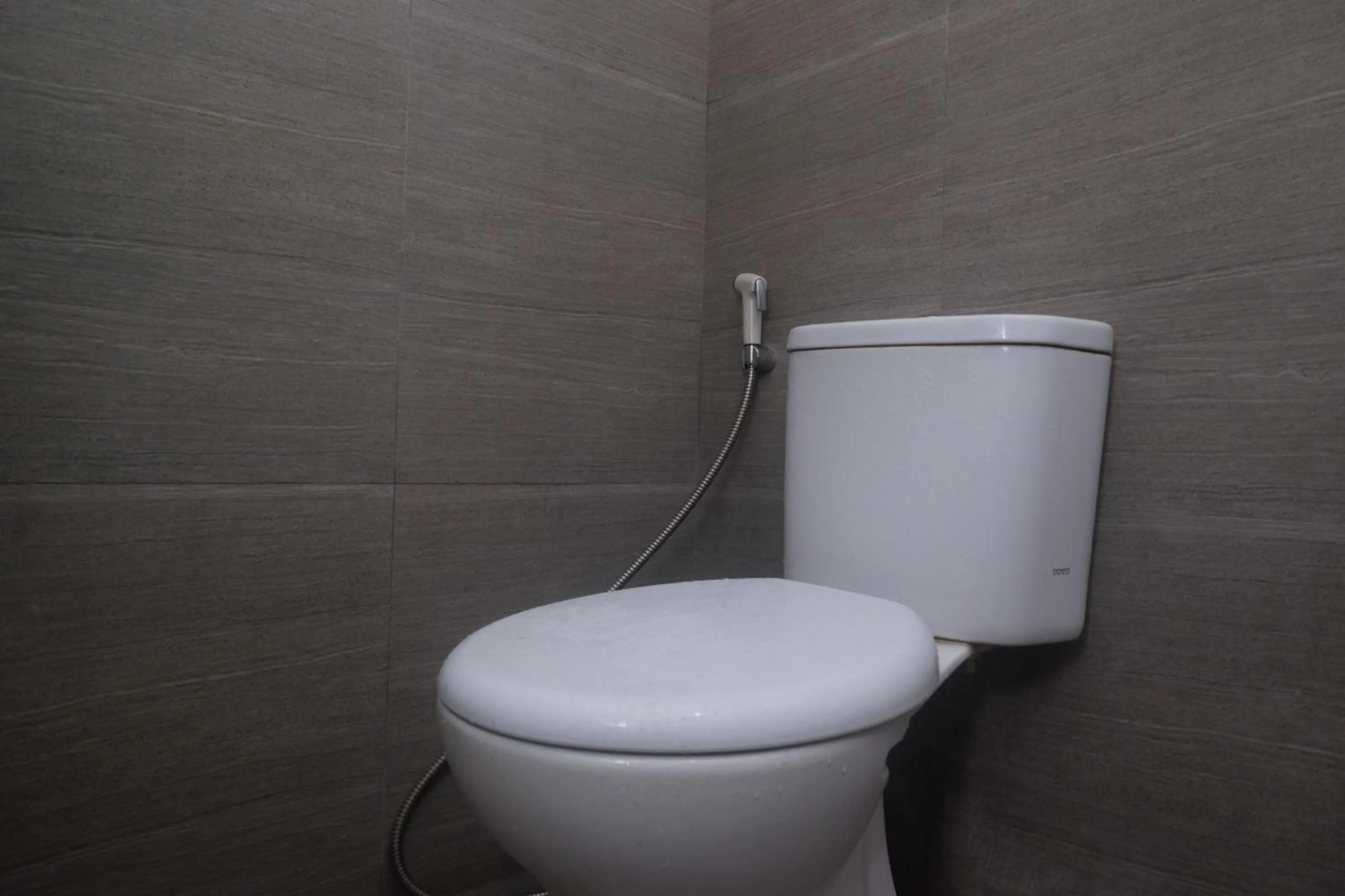 Bathroom in RedDoorz Syariah Near Simpang Lima Semarang