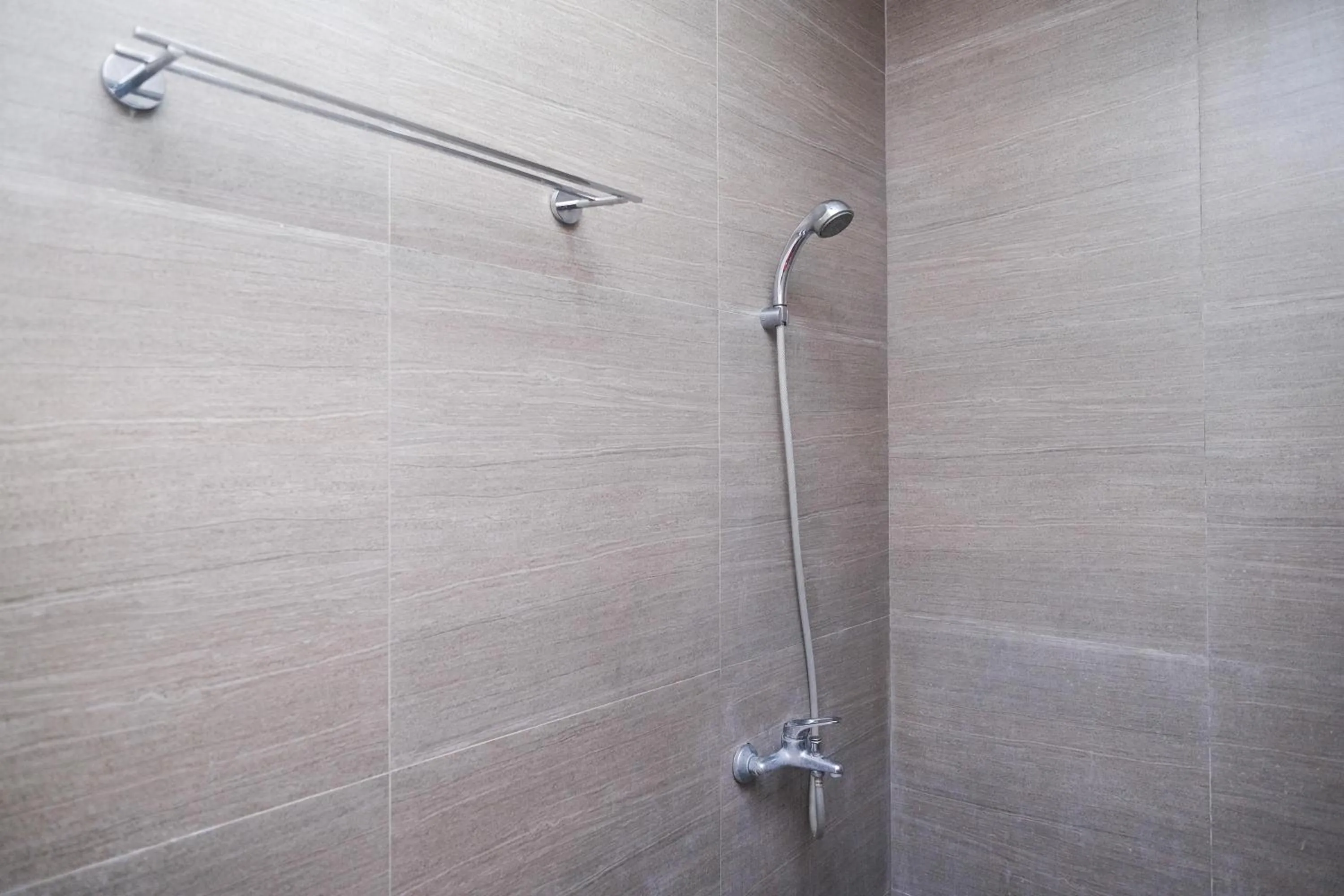 Bathroom in RedDoorz Syariah Near Simpang Lima Semarang