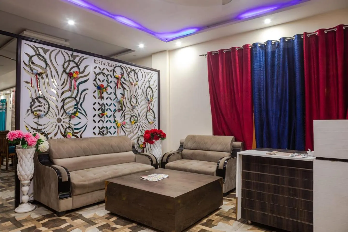 Seating area in Hotel Roop