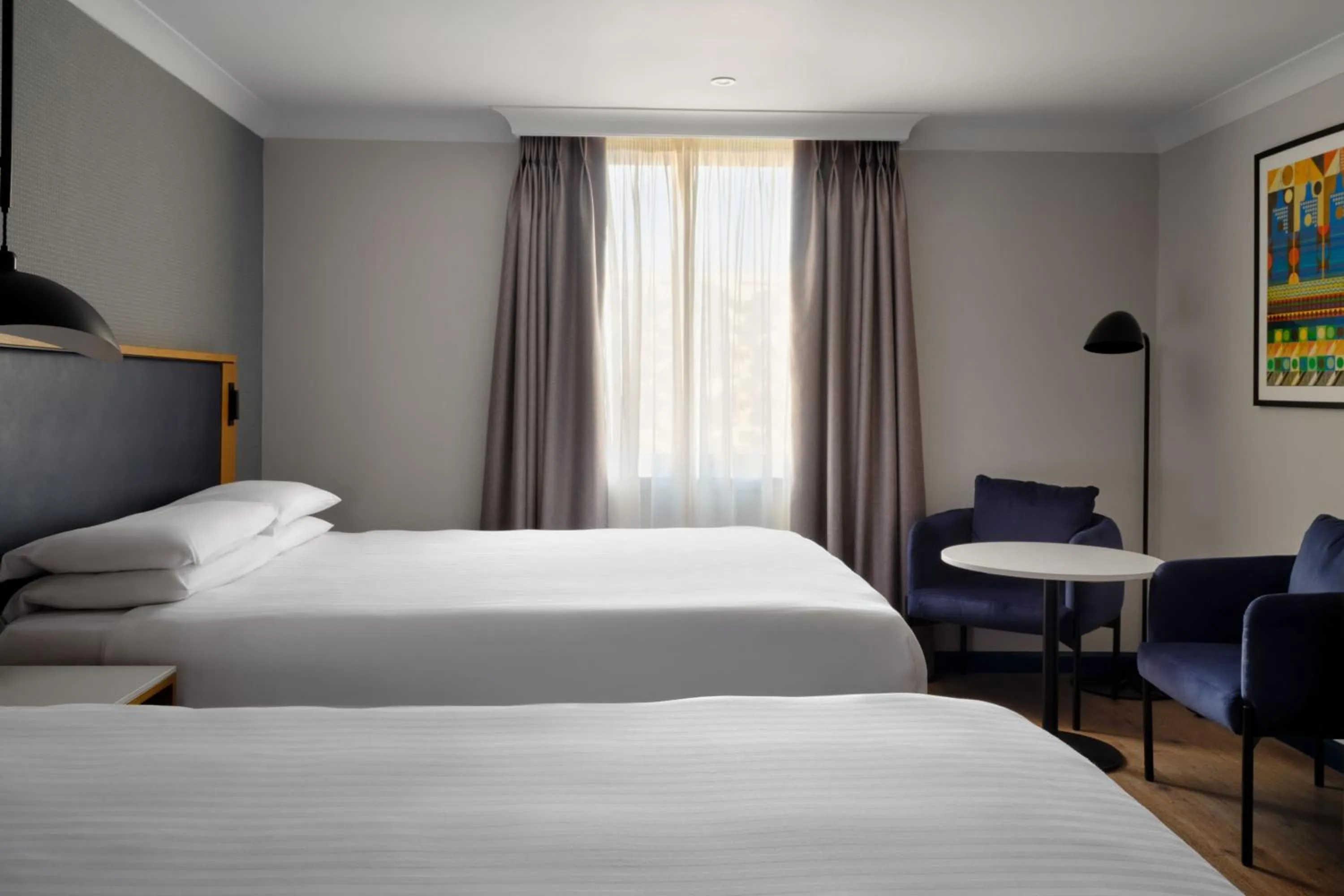 Photo of the whole room, Bed in Edinburgh Marriott Hotel Holyrood