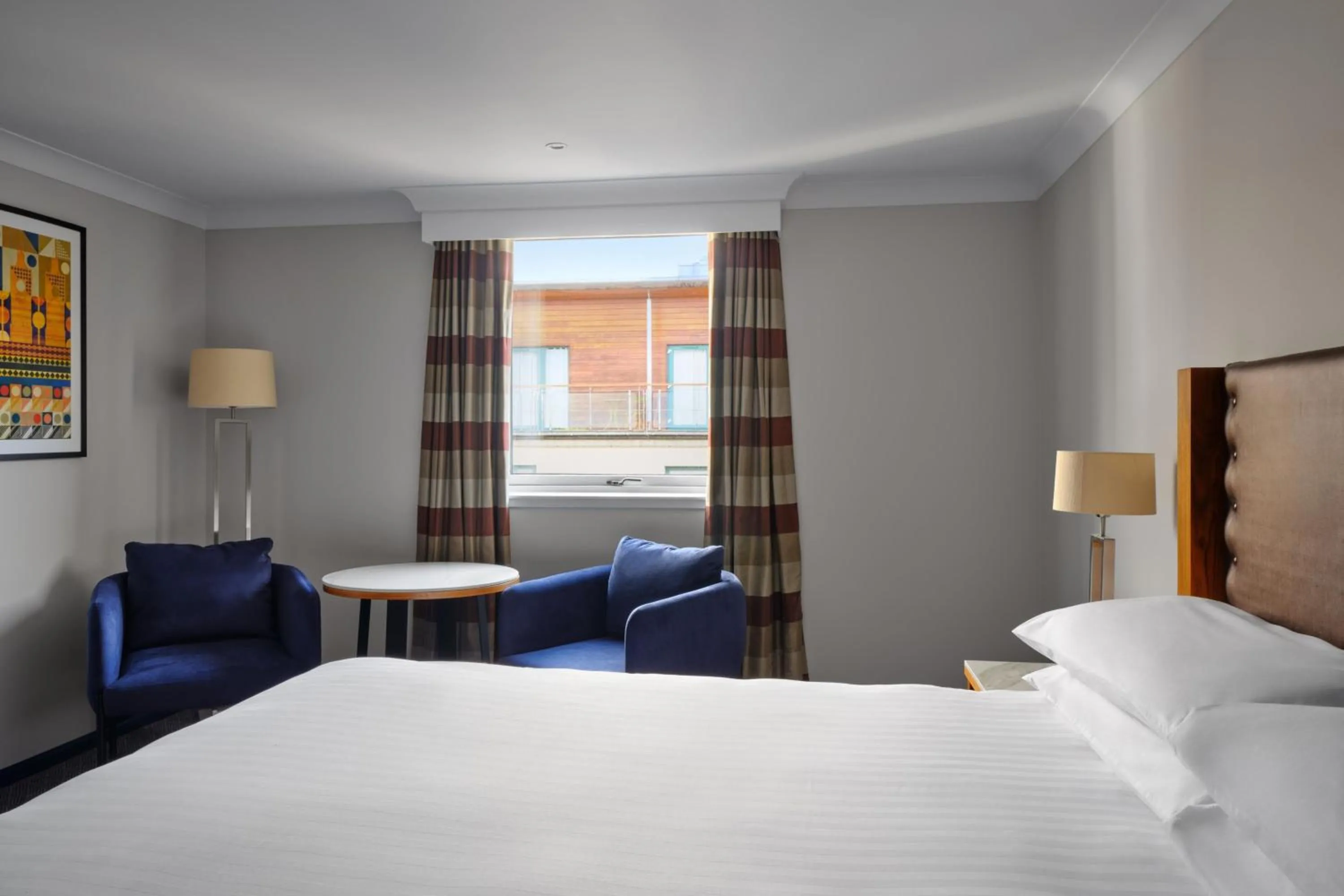 Photo of the whole room, Bed in Edinburgh Marriott Hotel Holyrood