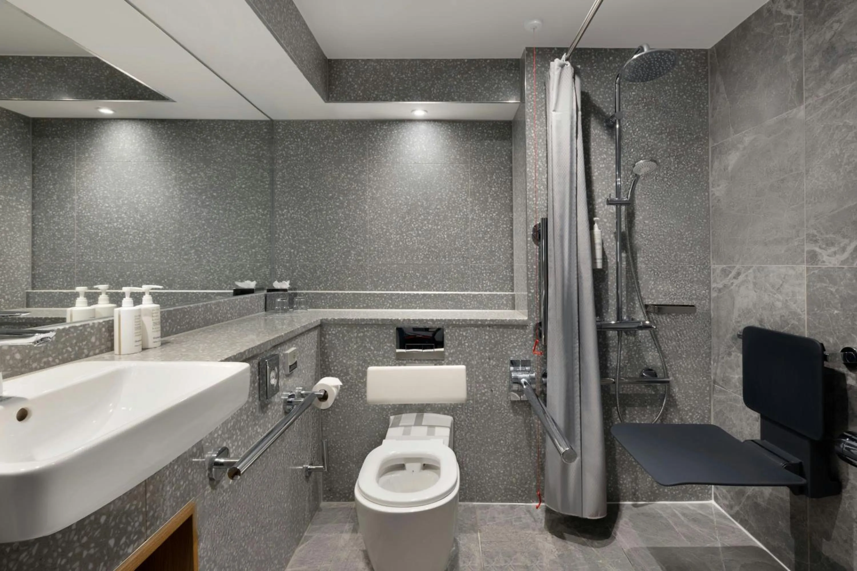 Bathroom in Edinburgh Marriott Hotel Holyrood