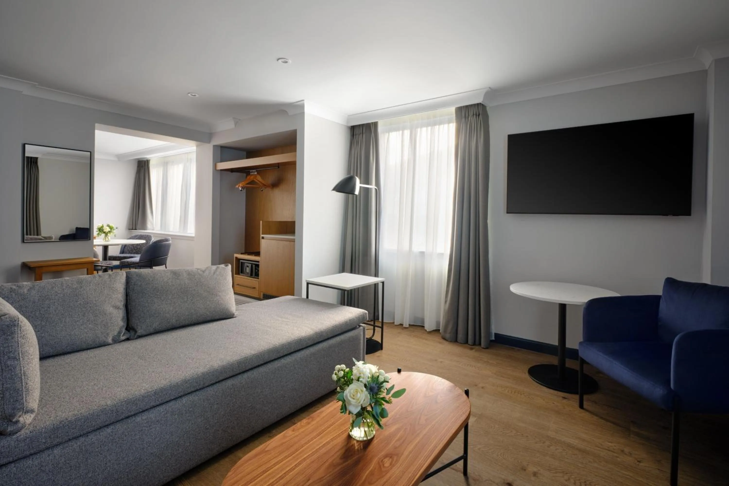 Photo of the whole room in Edinburgh Marriott Hotel Holyrood