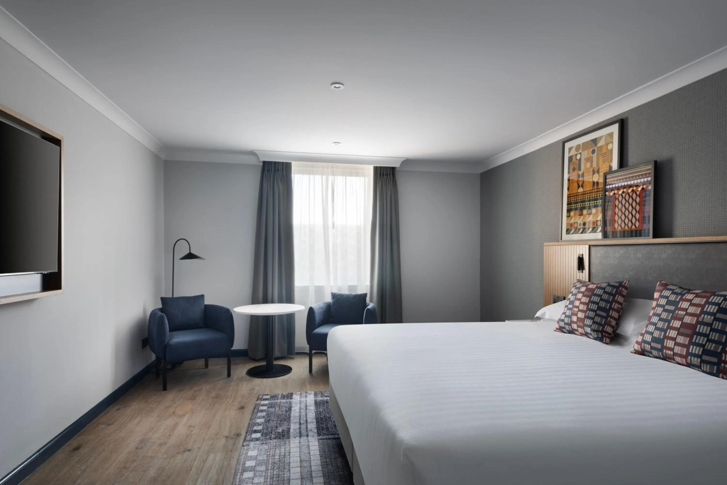 Photo of the whole room, Bed in Edinburgh Marriott Hotel Holyrood