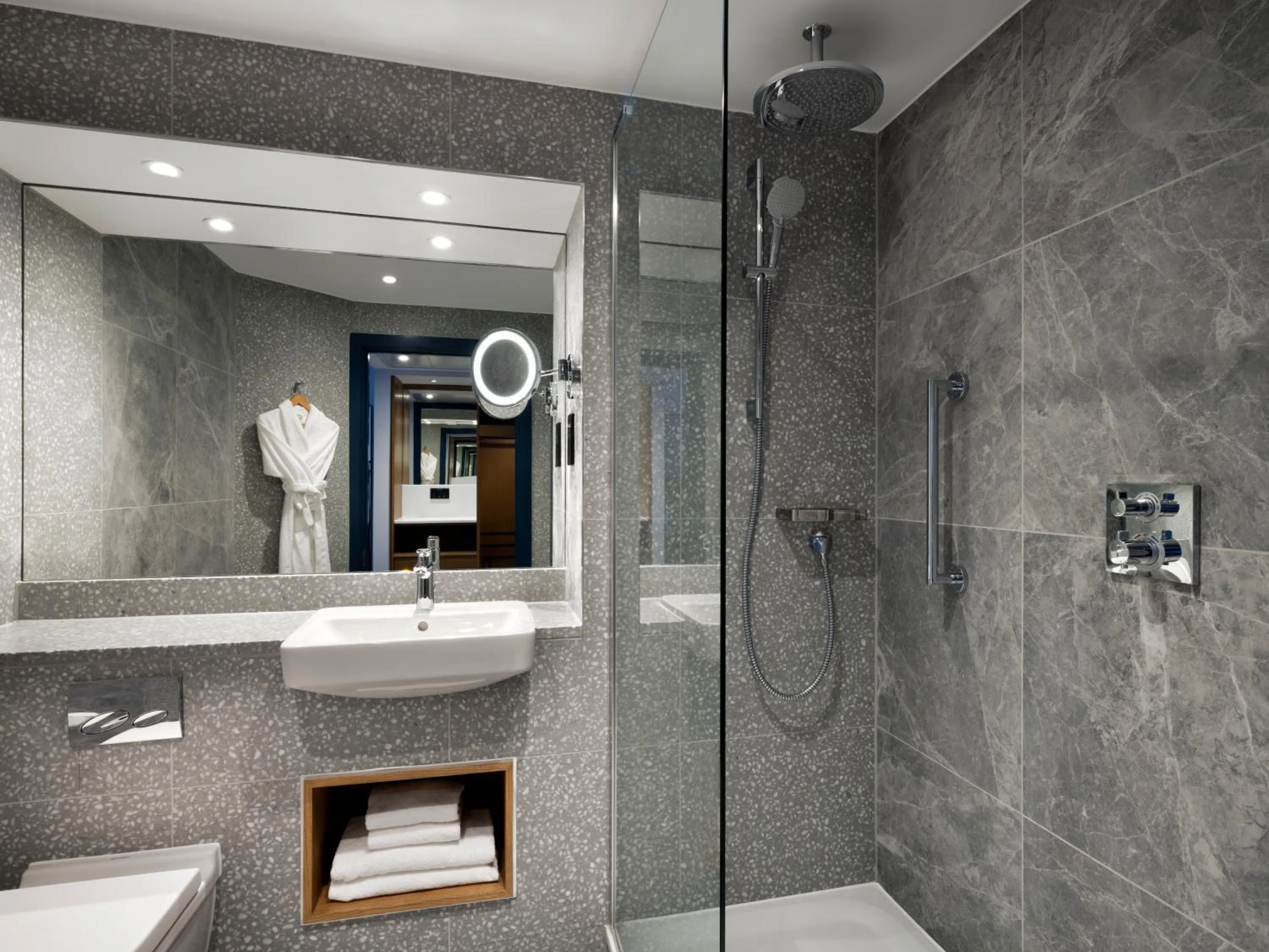 Bathroom in Edinburgh Marriott Hotel Holyrood