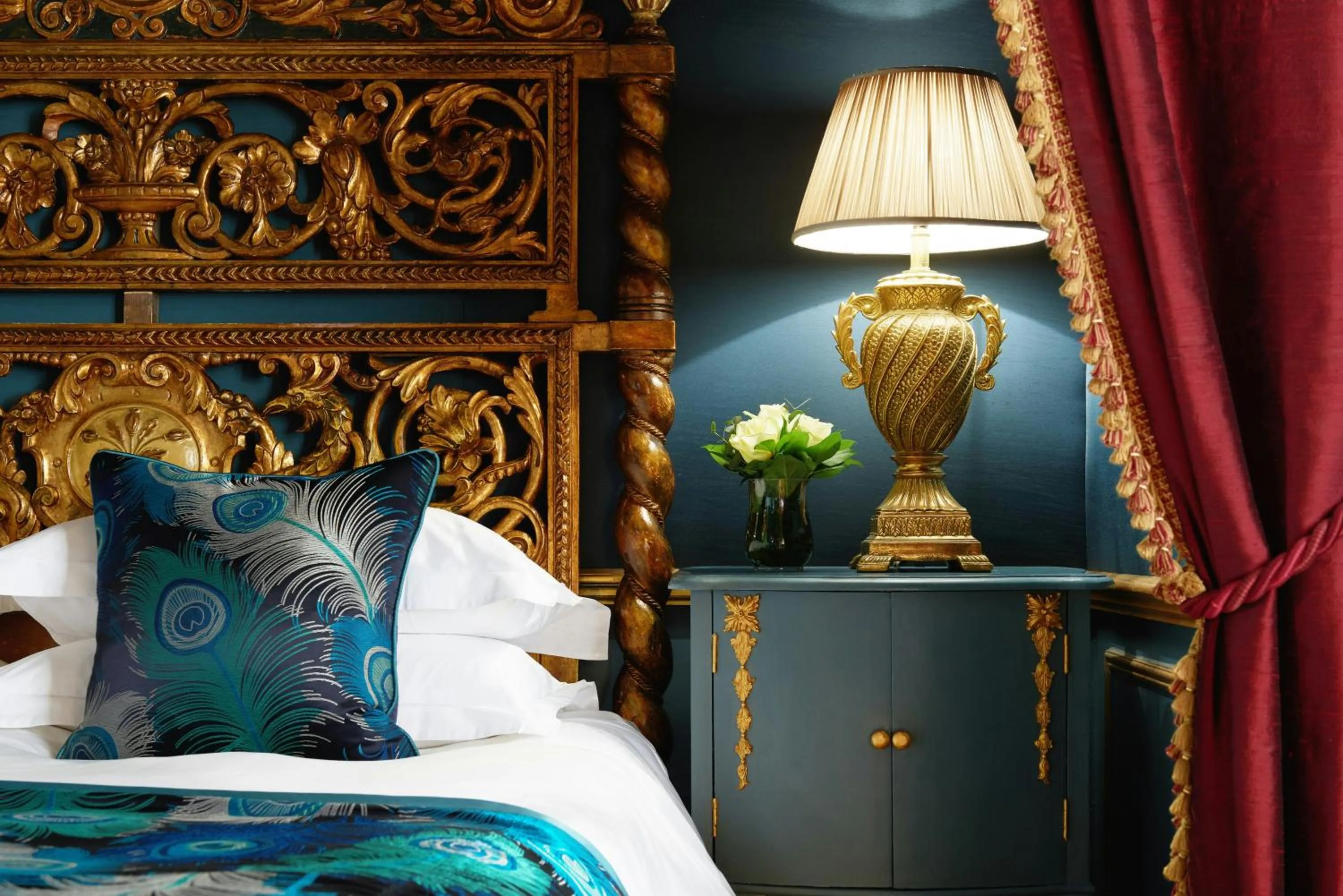 Photo of the whole room, Bed in The Gore London - Starhotels Collezione