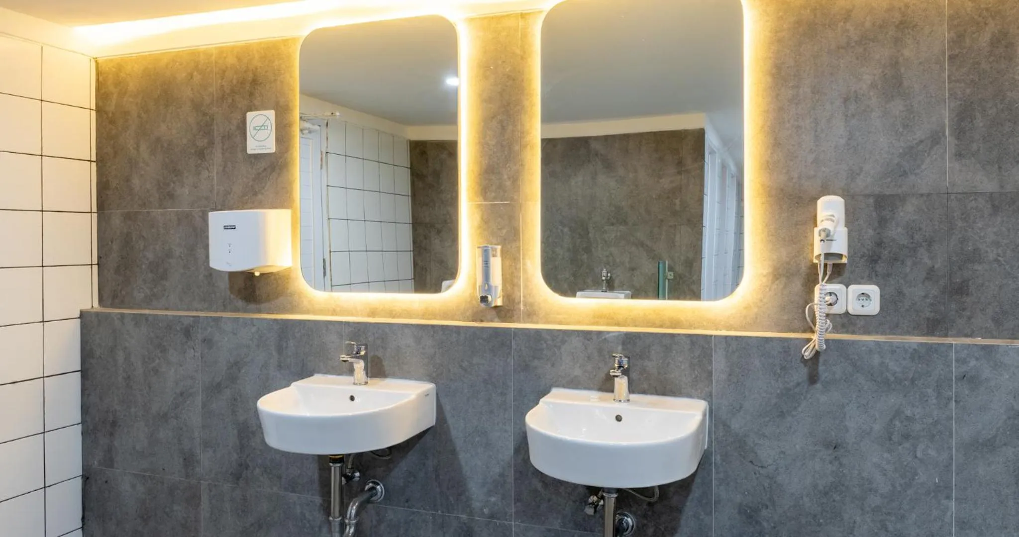 Bathroom in Bobopod Thamrin, Jakarta