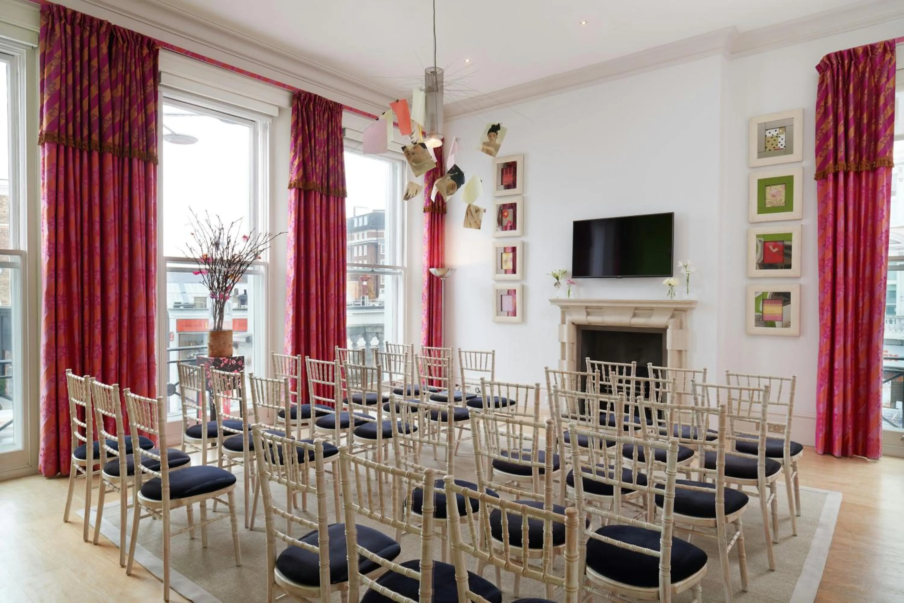 Meeting/conference room in The Pelham London - Starhotels Collezione