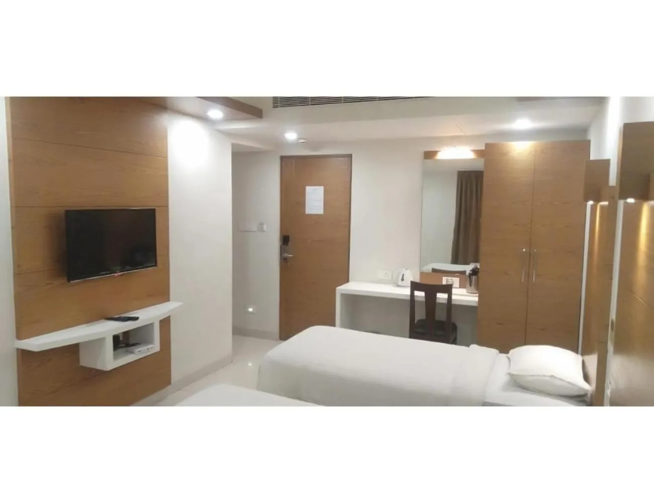 Shower in Hotel Maurya International, Chennai