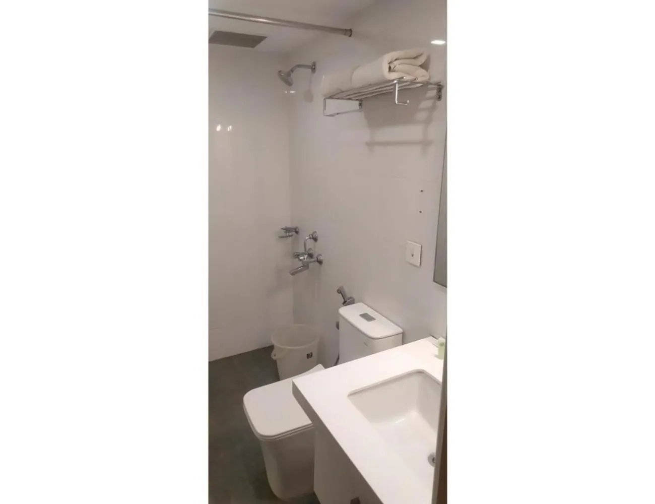 Shower in Hotel Maurya International, Chennai