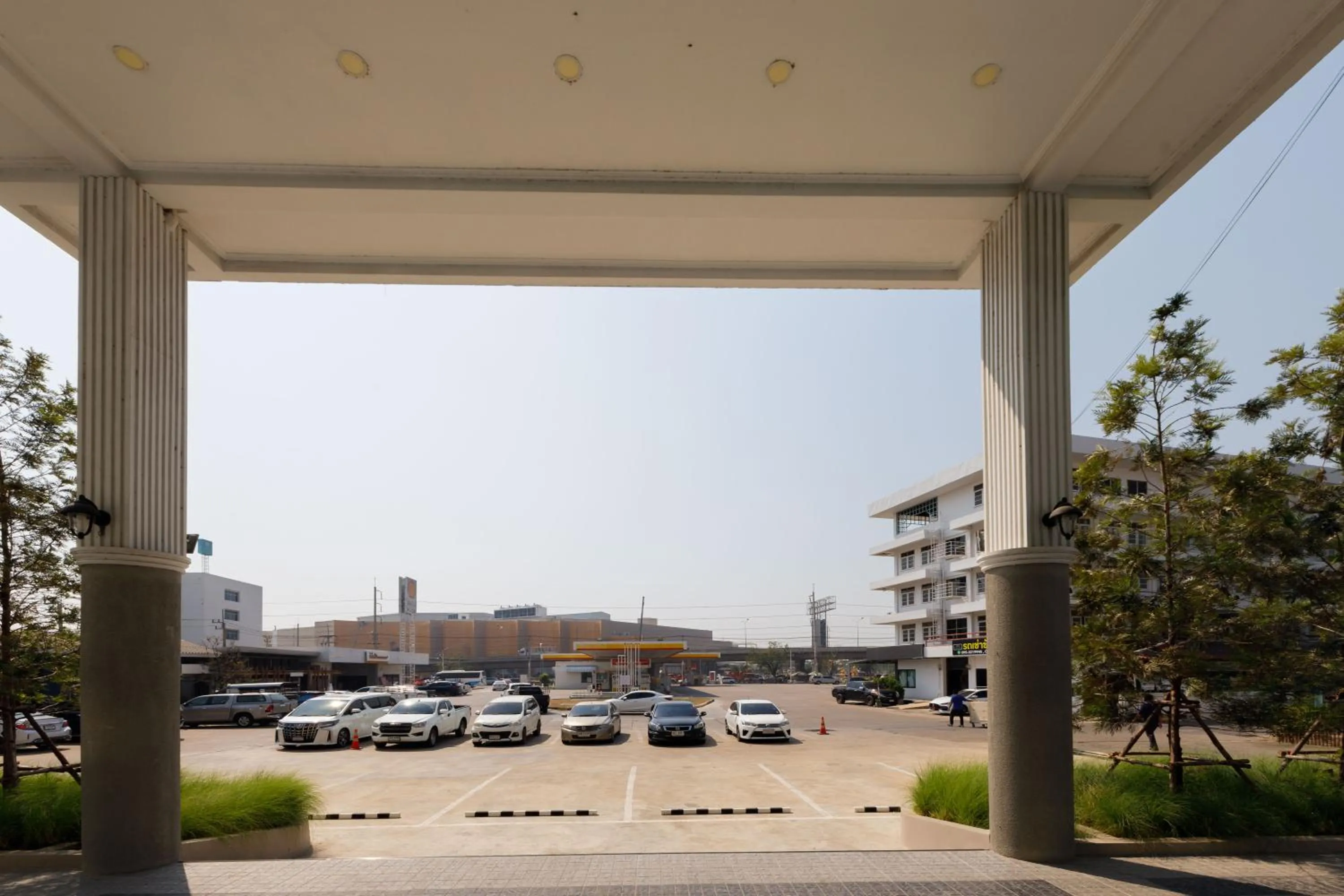 Parking in River Hotel - The Outstanding Venues Nakhon Pathom