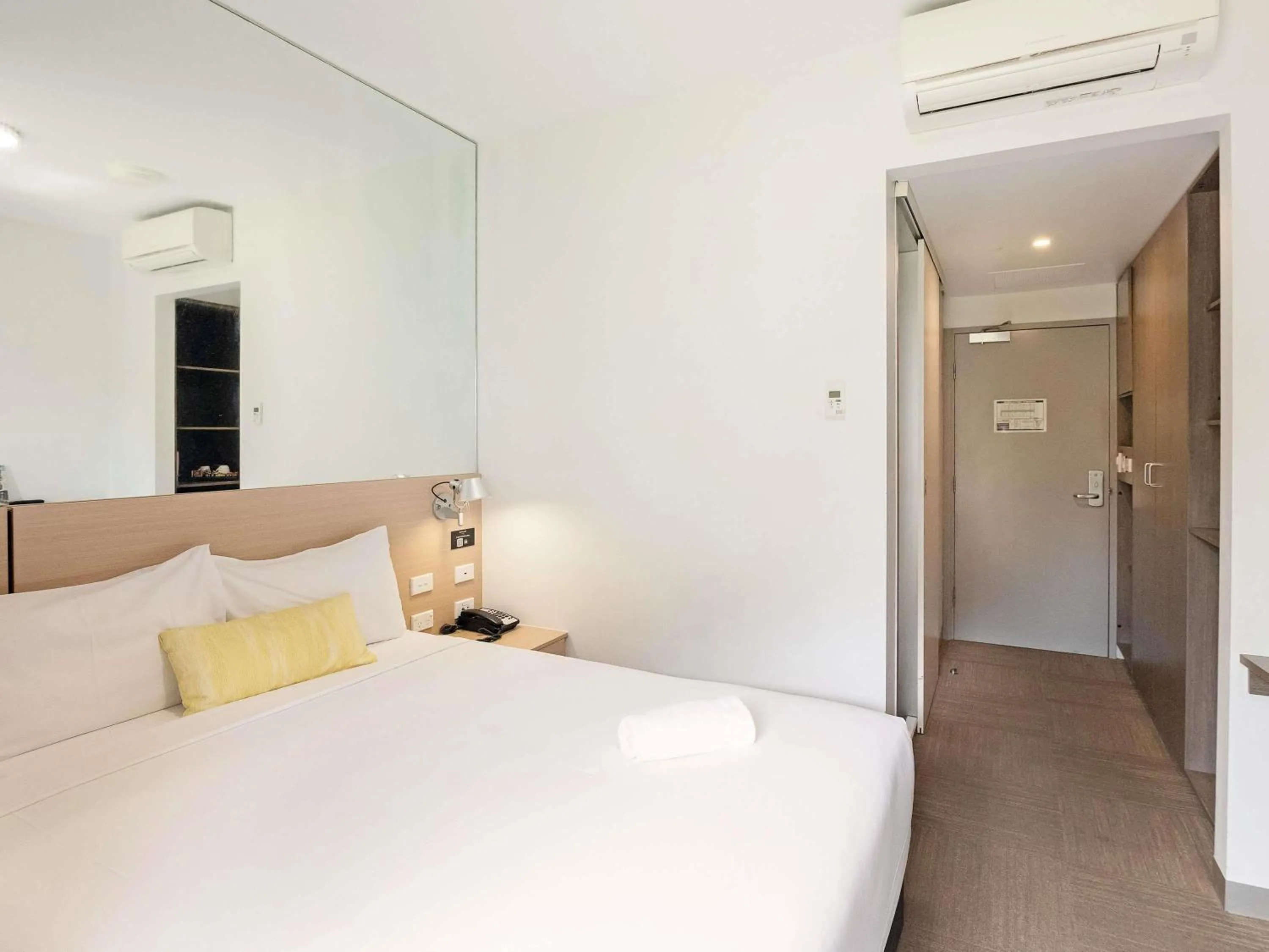 Bedroom, Bed in Ibis Darwin Airport Hotel