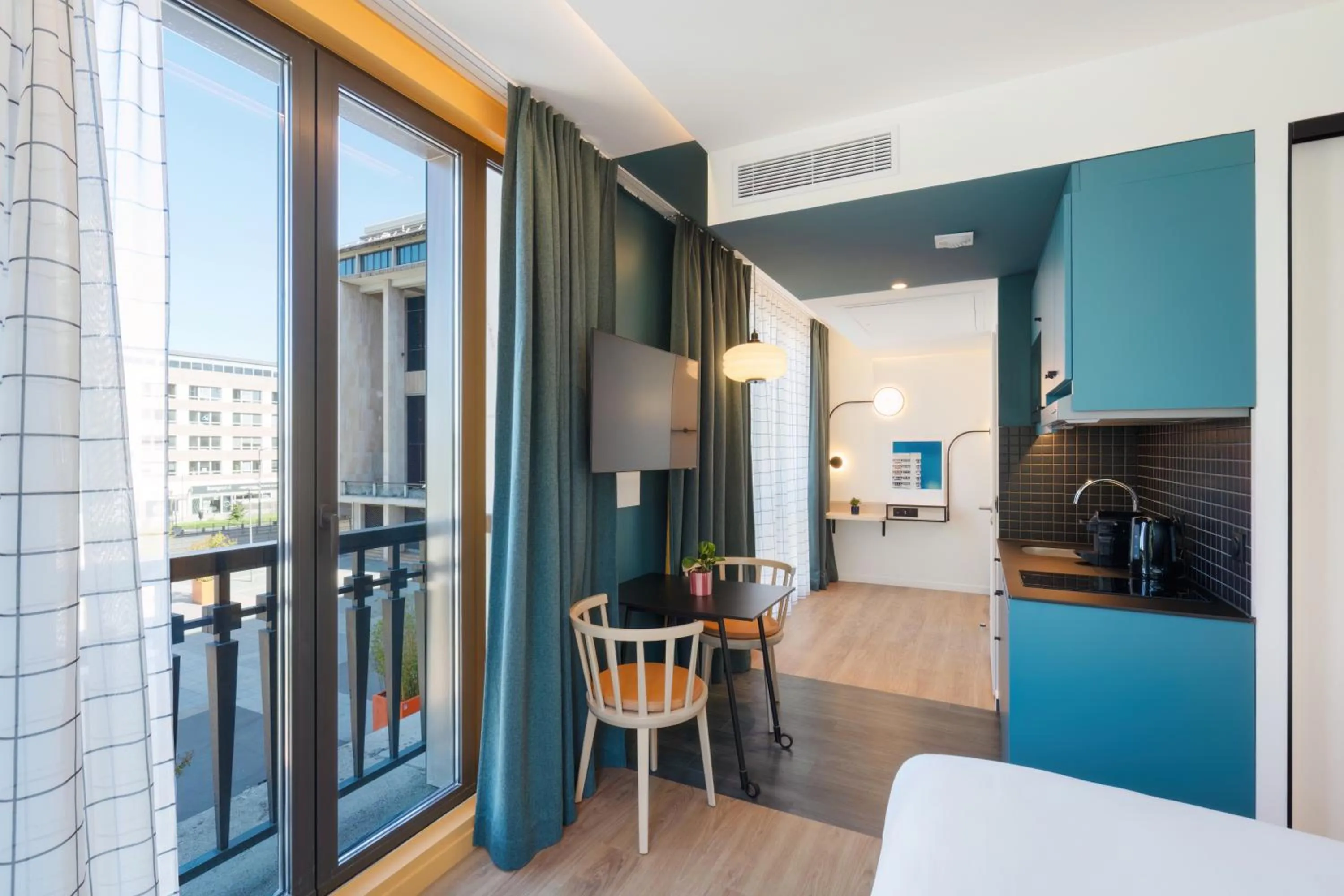 Kitchen or kitchenette in Aparthotel Adagio Access Rouen Centre Cathédrale