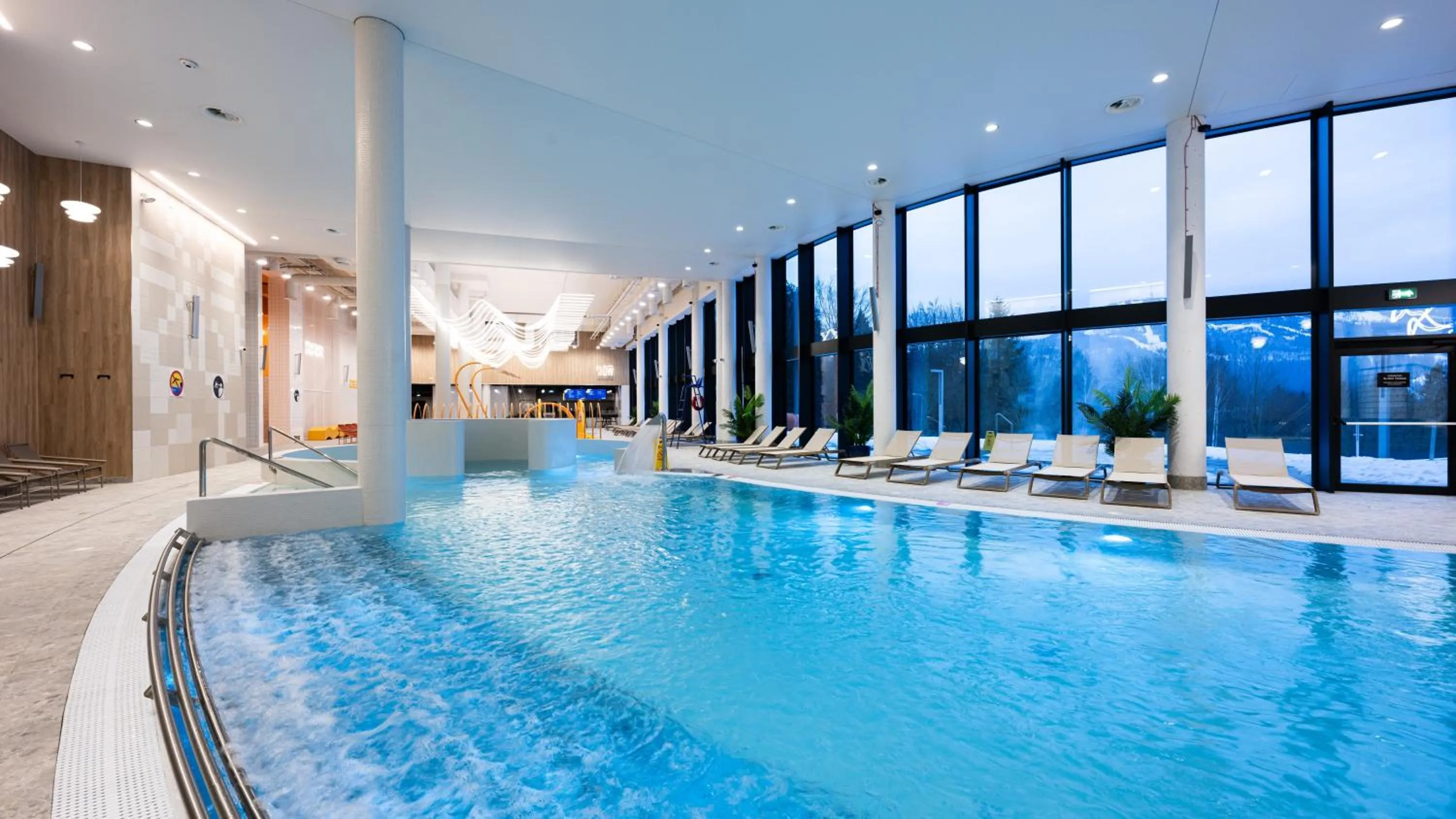 Swimming pool in Mercure Szczyrk Resort