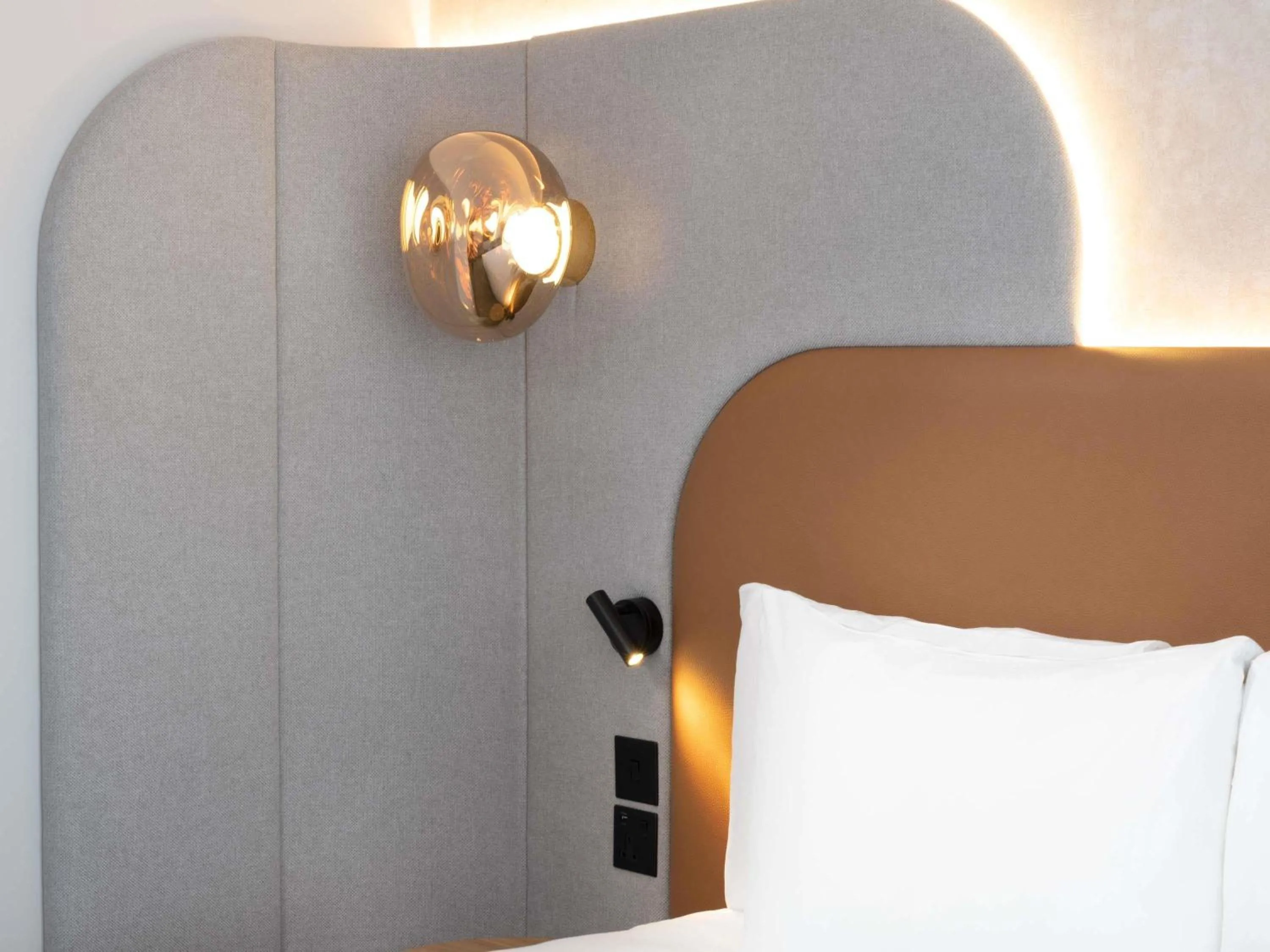 Bedroom, Bed in Mercure London Earls Court