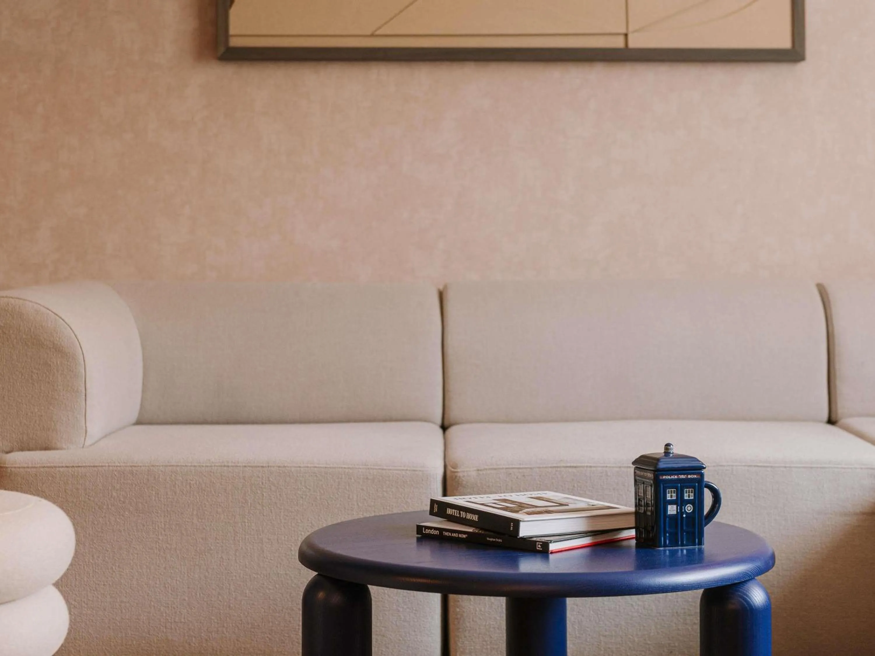 Photo of the whole room in Mercure London Earls Court