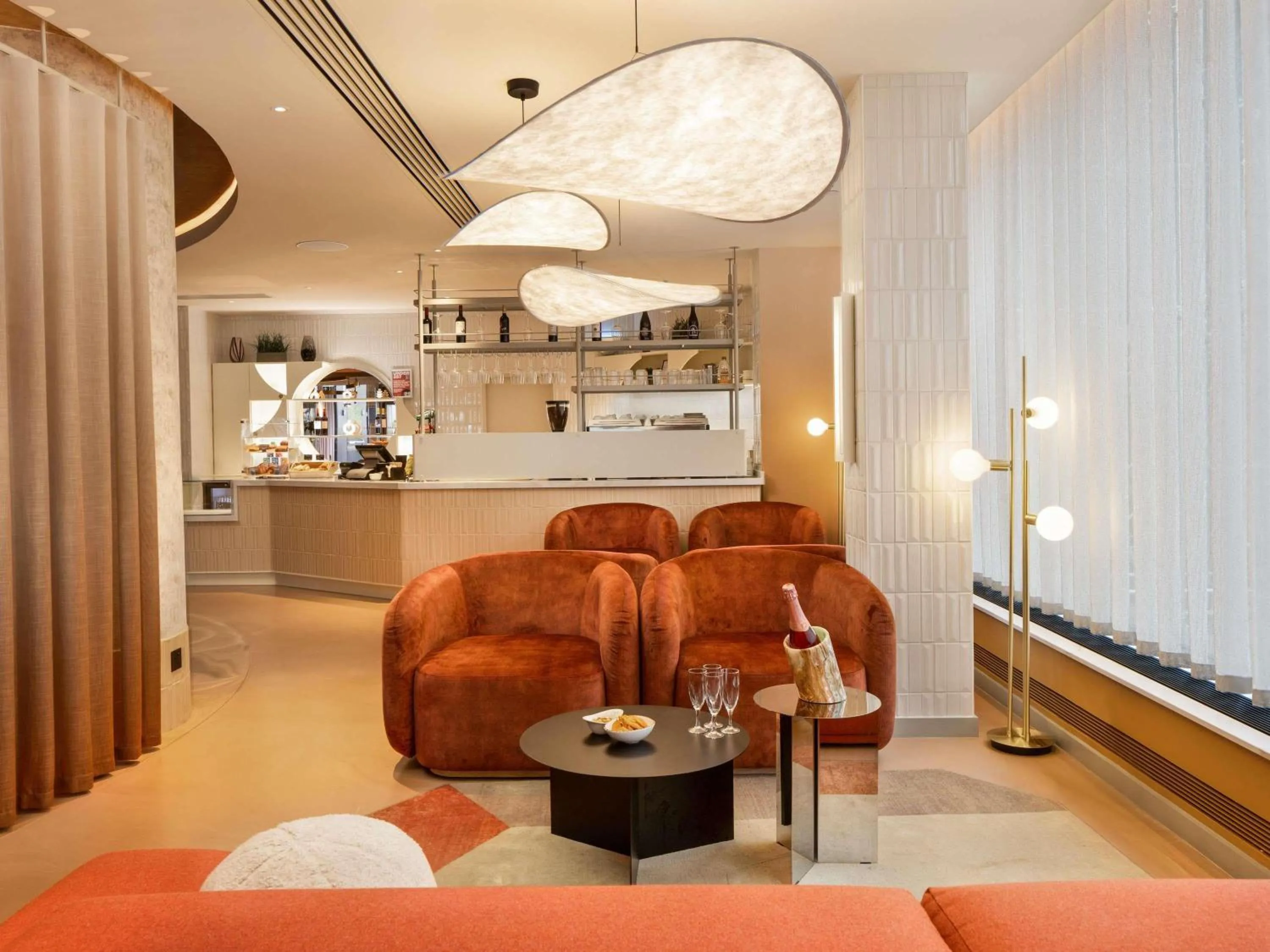 Lounge or bar in Mercure London Earls Court