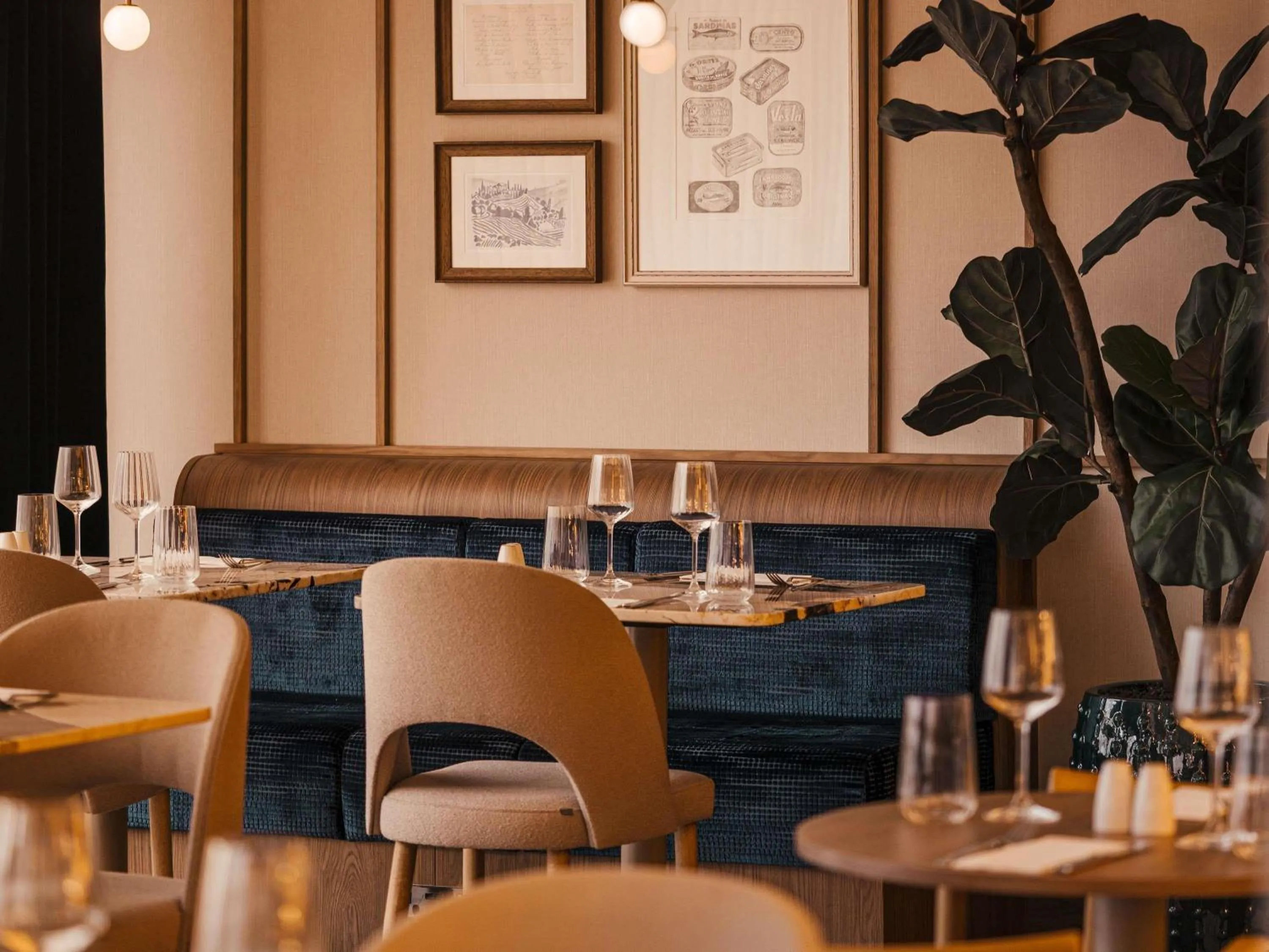 Restaurant/places to eat in Mercure London Earls Court