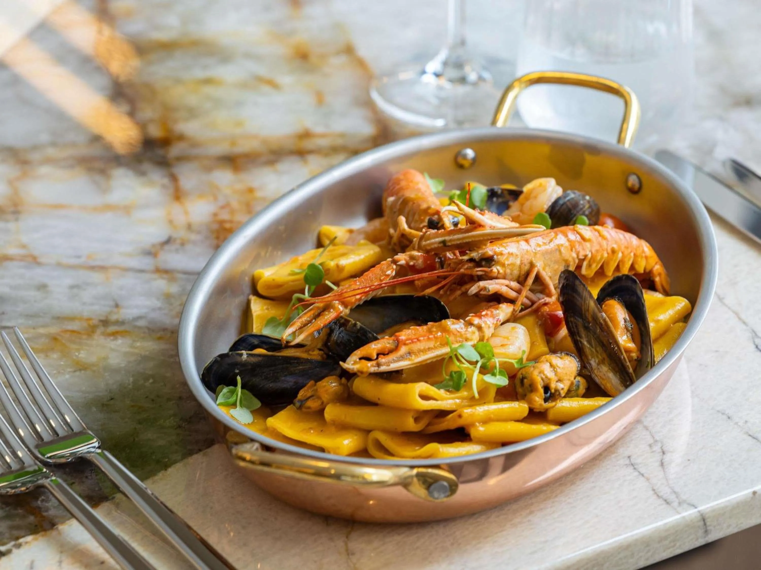 Restaurant/places to eat in Mercure London Earls Court