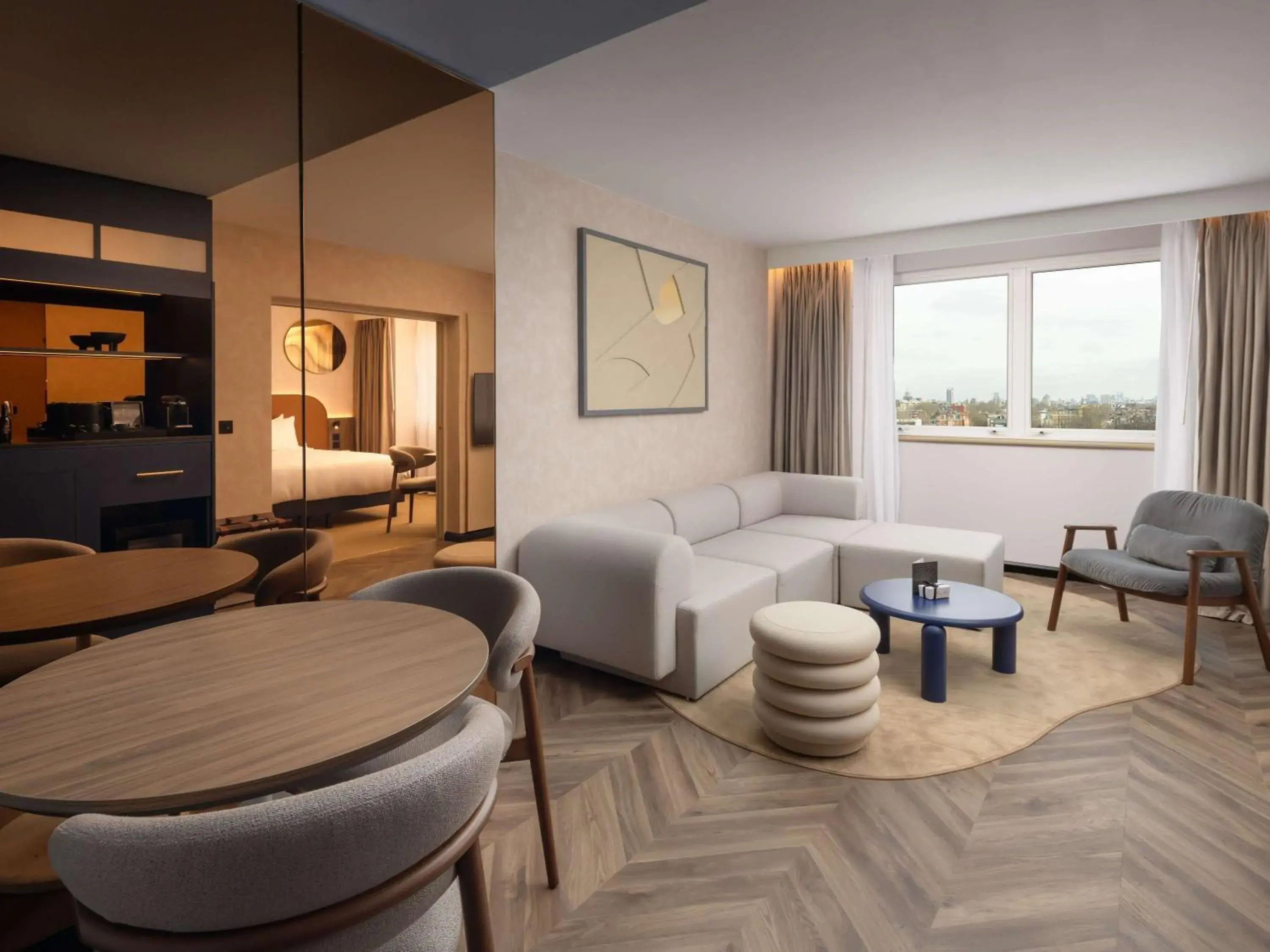 Junior King Suite with City View - High Floor in Mercure London Earls Court Junior King Suite with City View - High Floor in Mercure London Earls Court