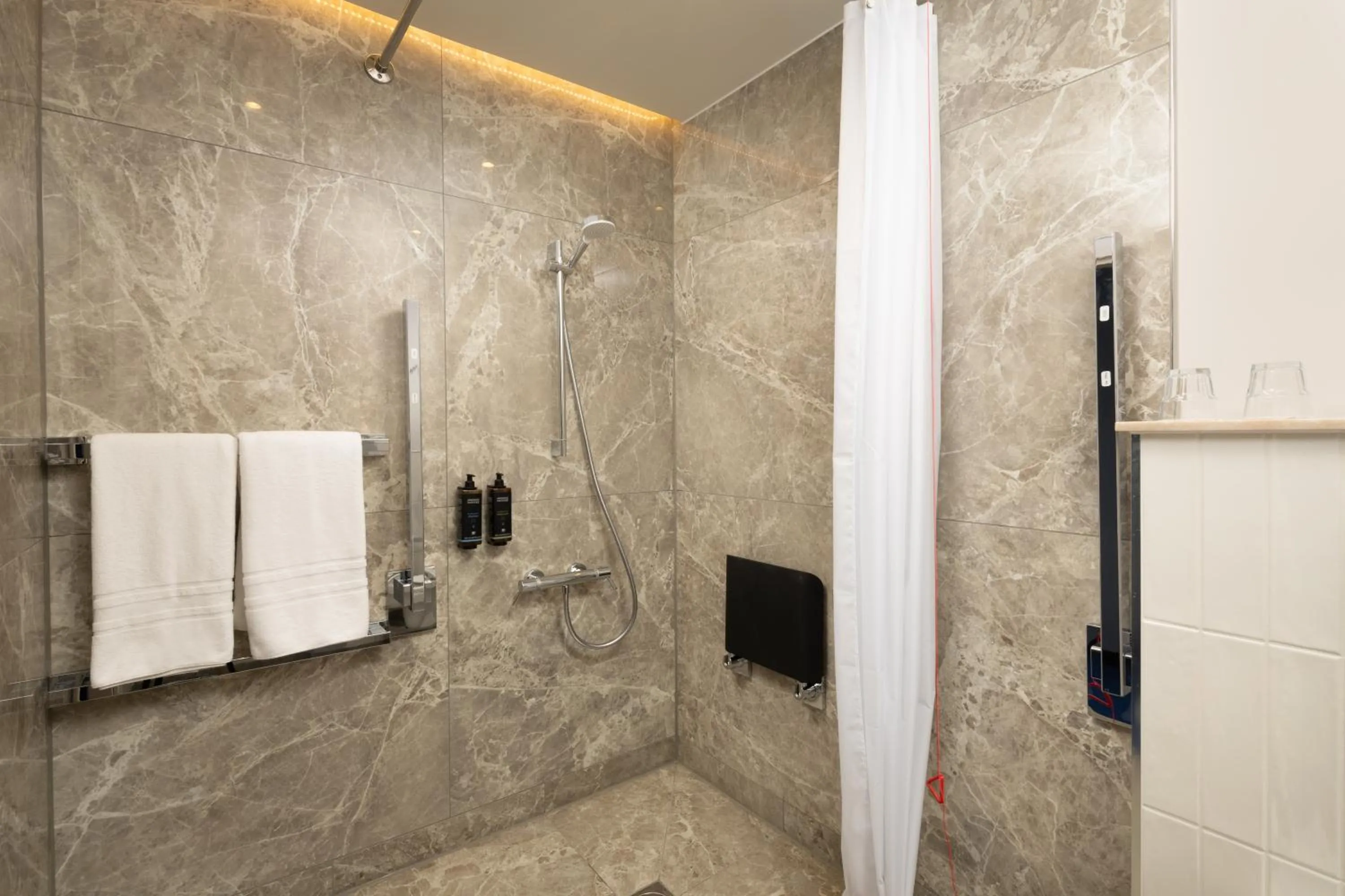Bathroom in Mercure London Earls Court
