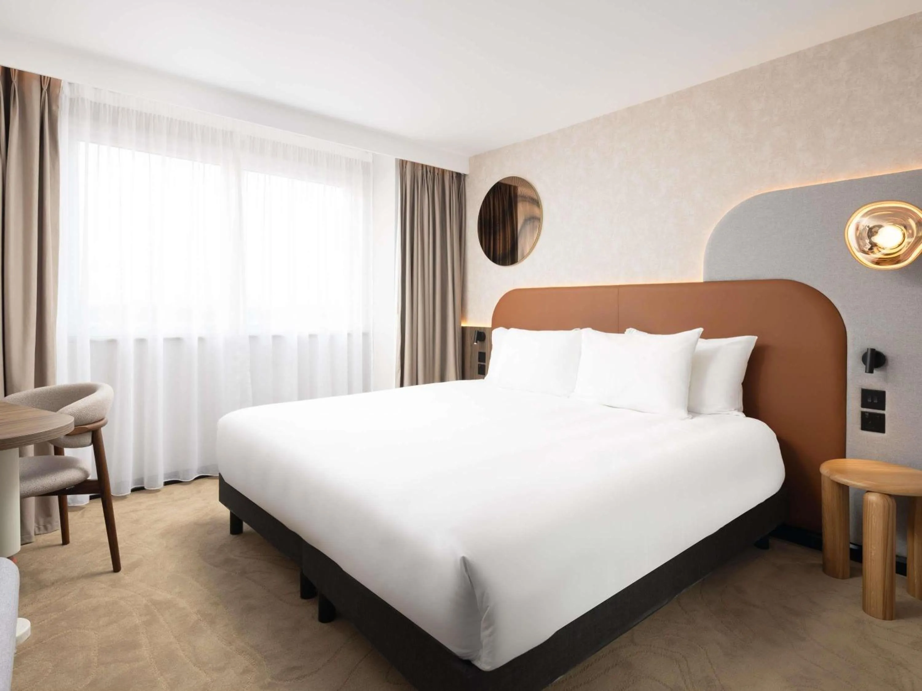 Bedroom, Bed in Mercure London Earls Court