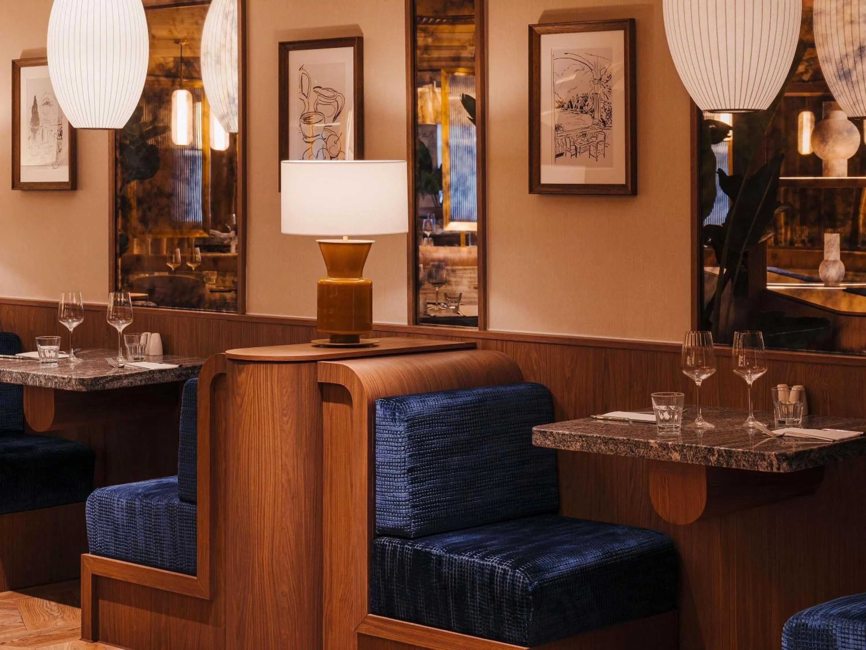 Restaurant/places to eat in Mercure London Earls Court