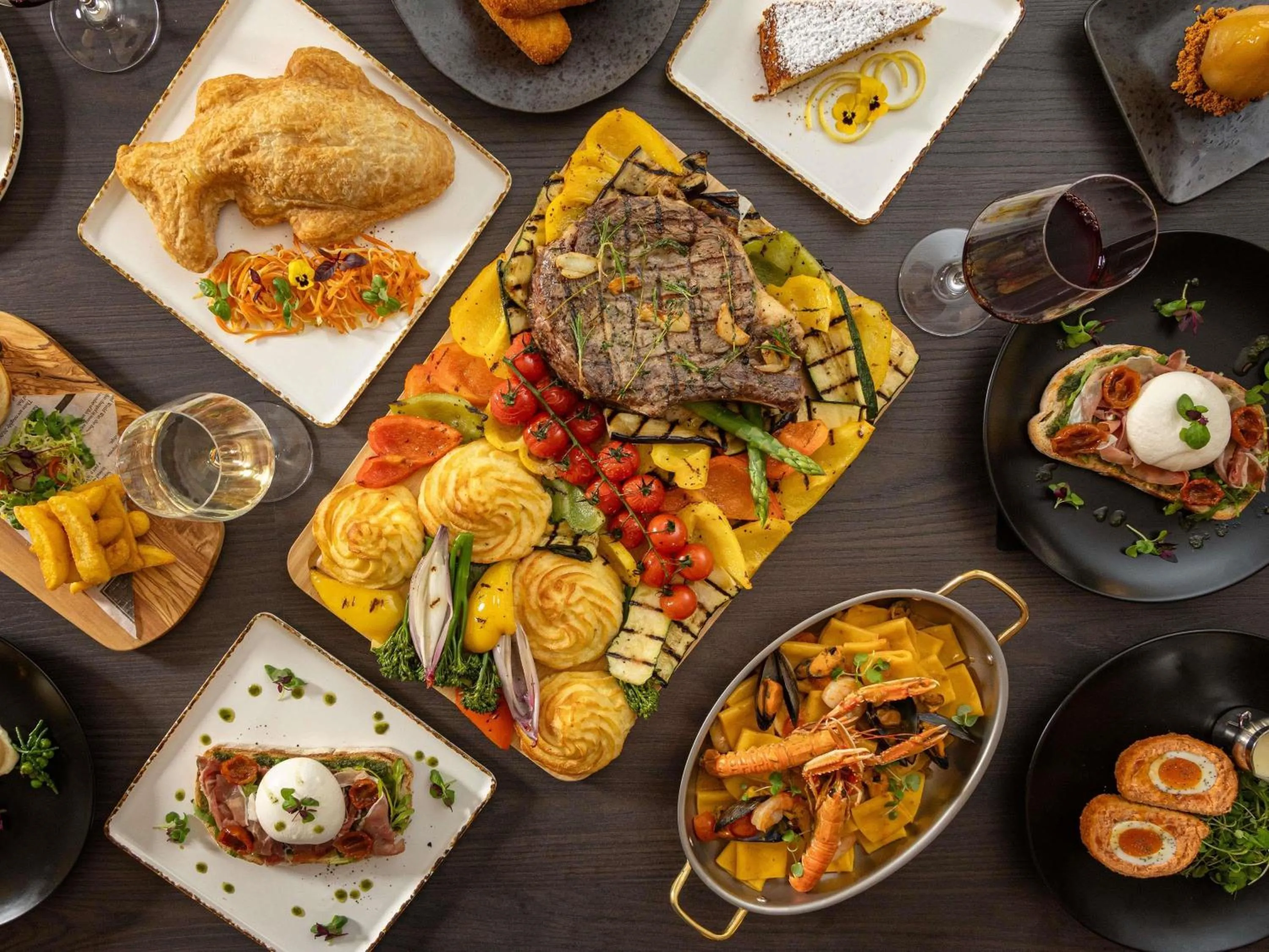 Lounge or bar in Mercure London Earls Court