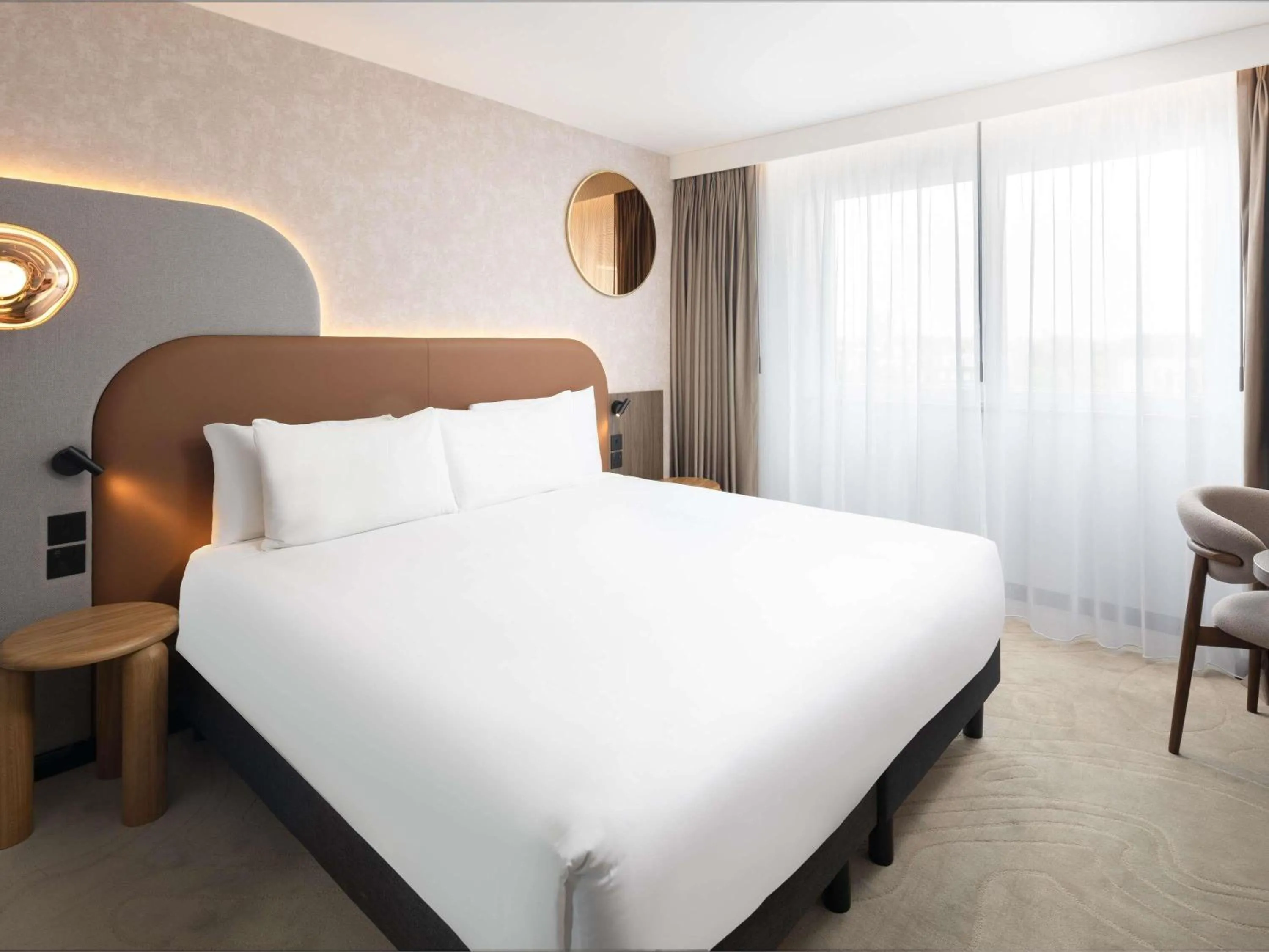 Bedroom, Bed in Mercure London Earls Court