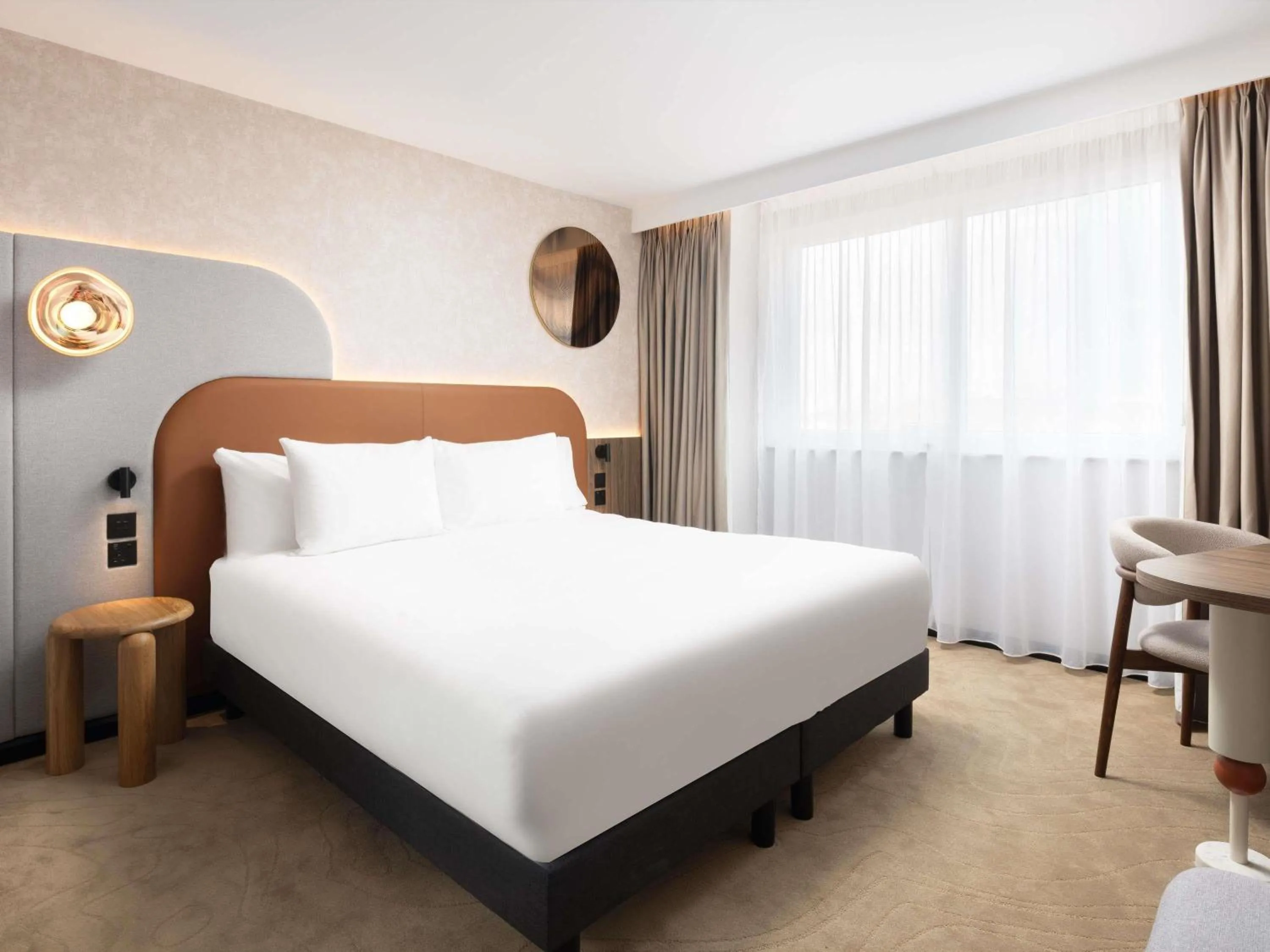 Bedroom, Bed in Mercure London Earls Court