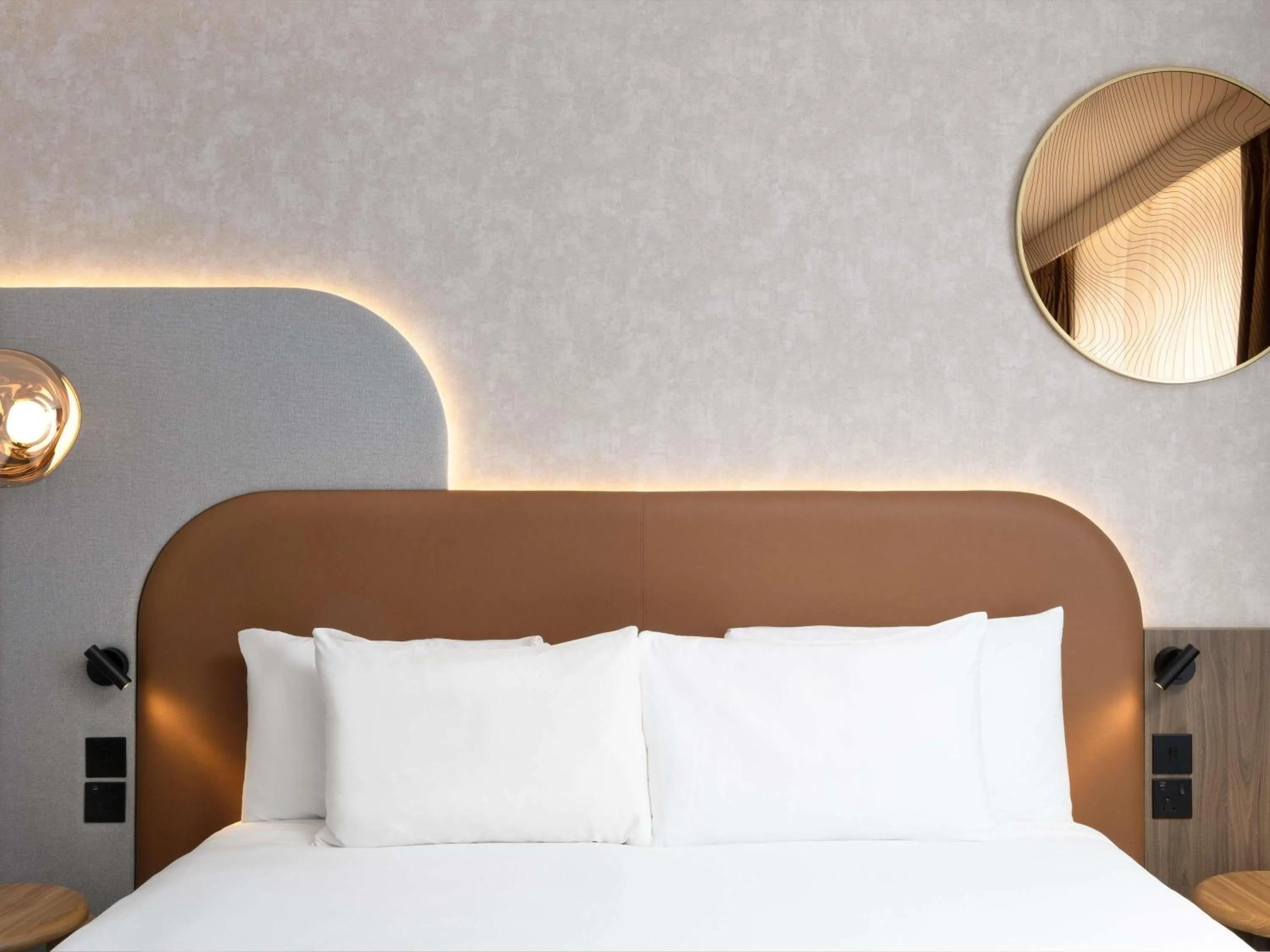 Bedroom, Bed in Mercure London Earls Court