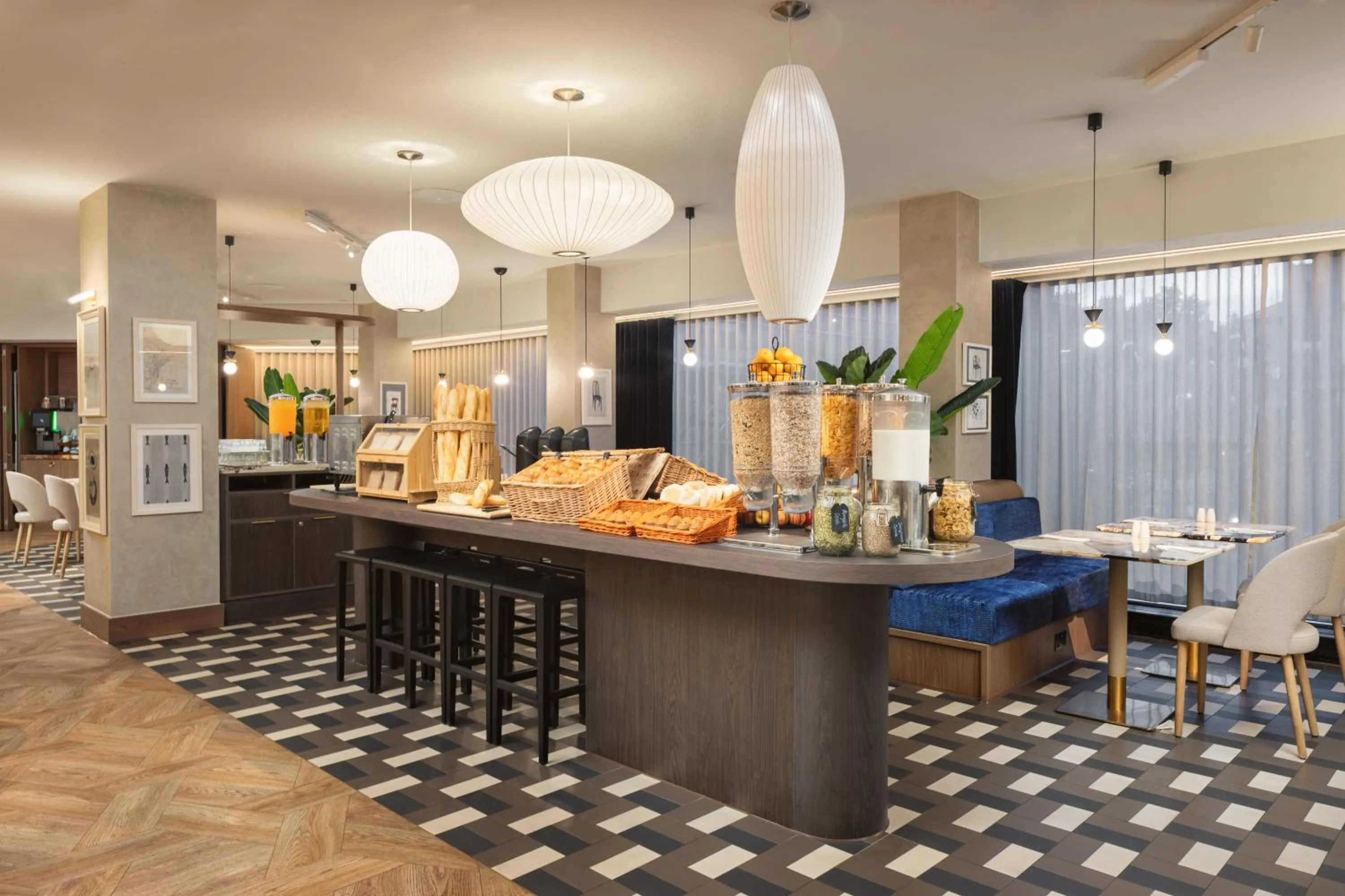 Breakfast in Mercure London Earls Court