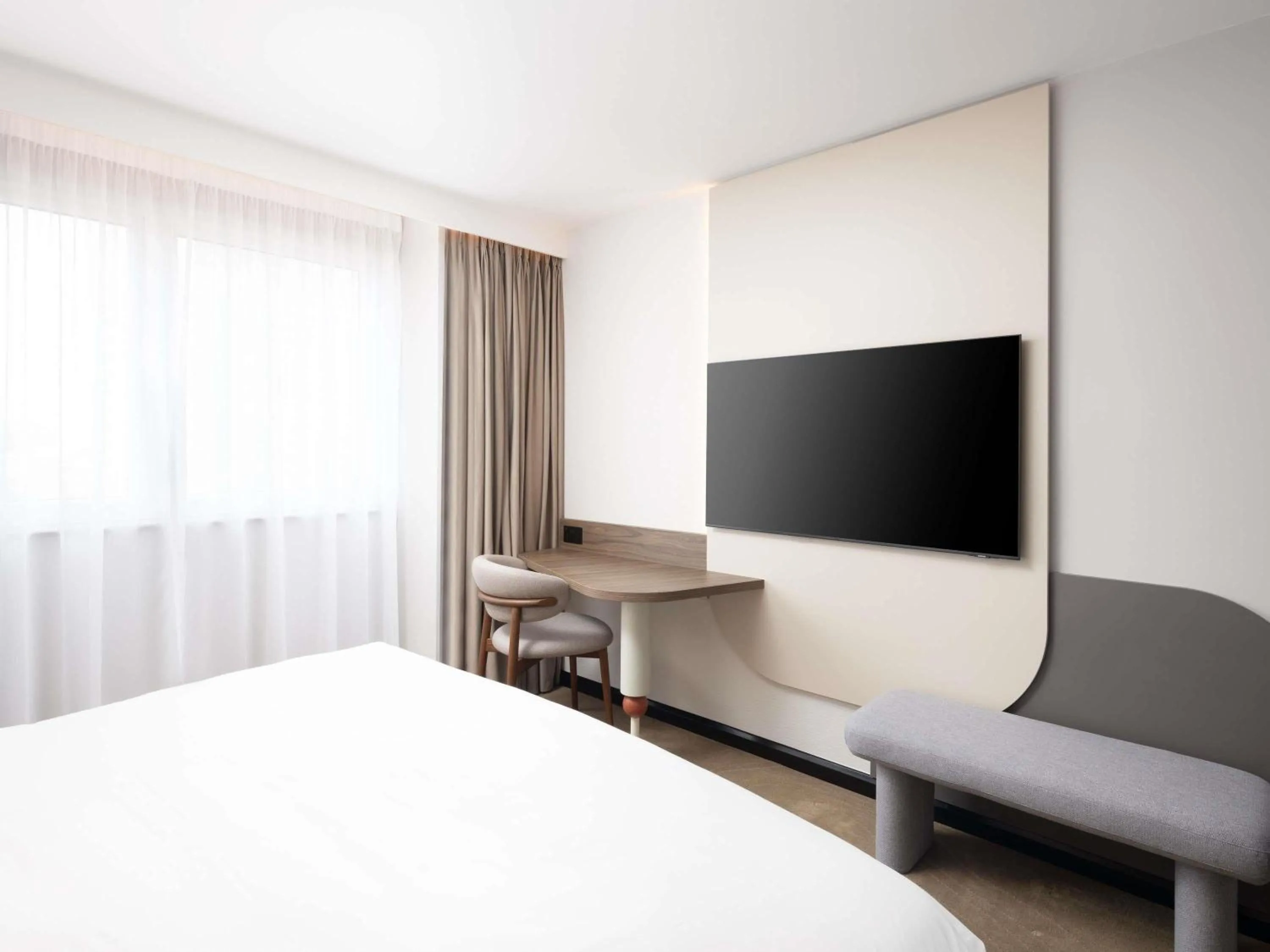 Bedroom, Bed in Mercure London Earls Court