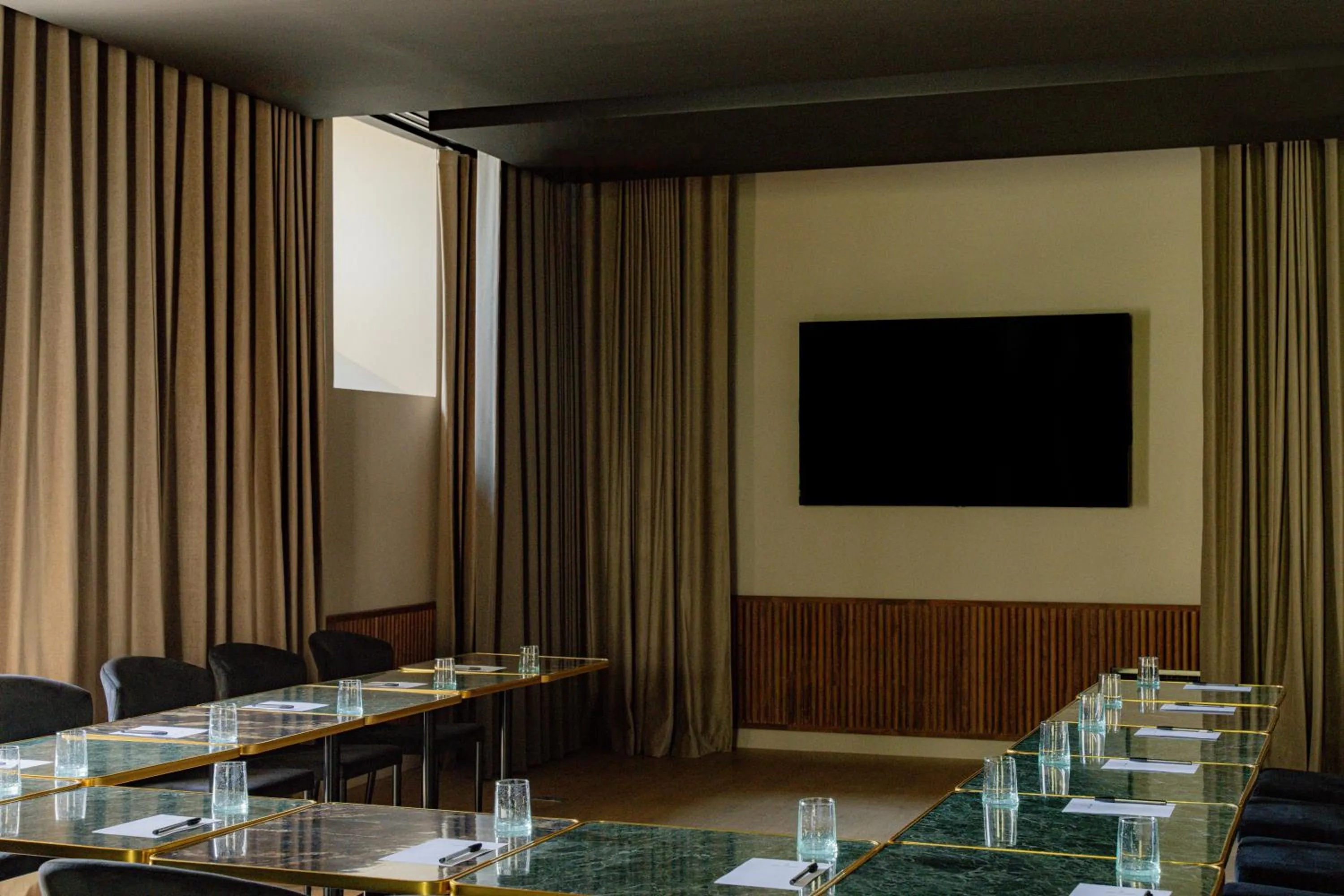 Meeting/conference room in Hôtel Fort St Laurent Lyon - Handwritten Collection