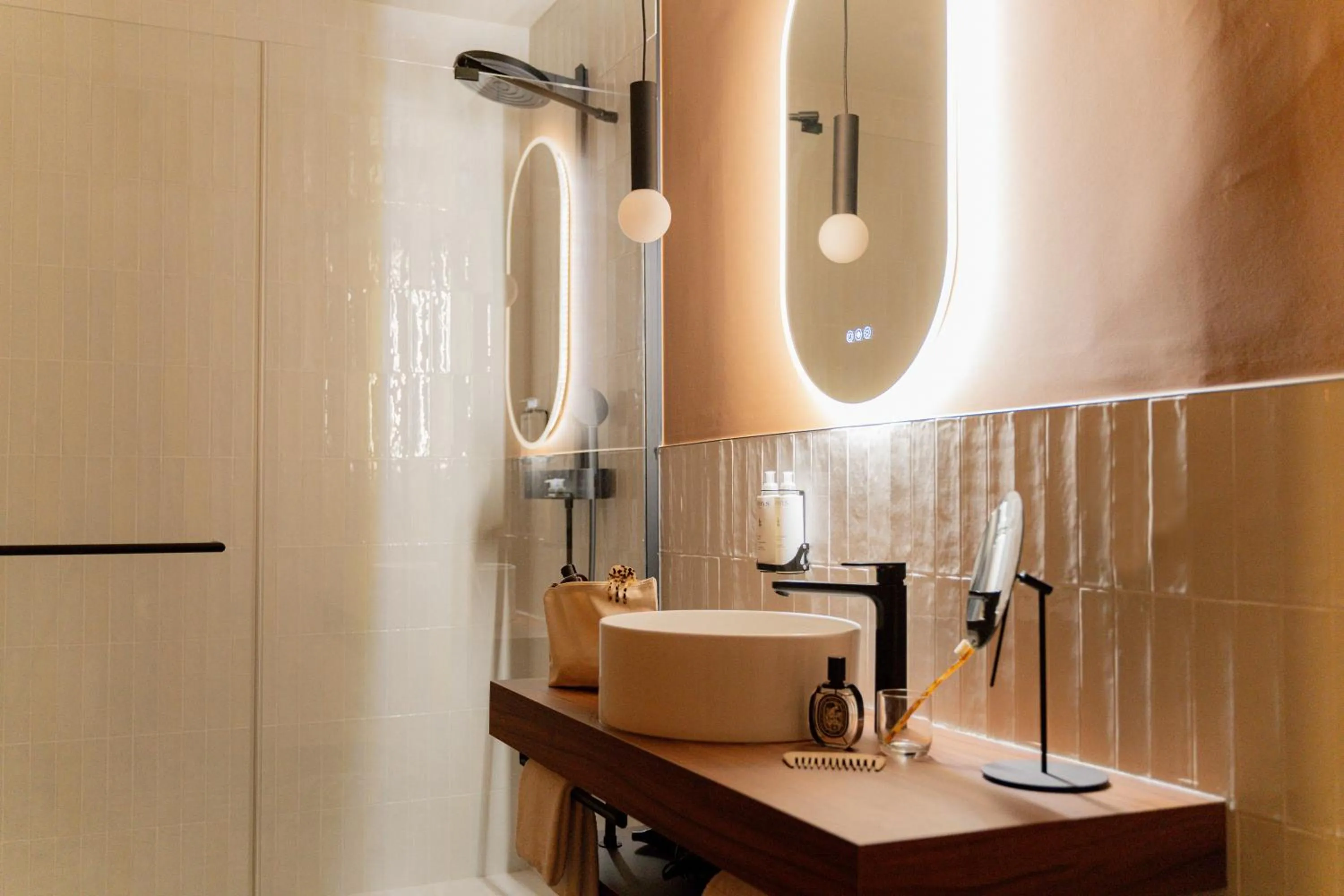 Bathroom in Hôtel Fort St Laurent Lyon - Handwritten Collection