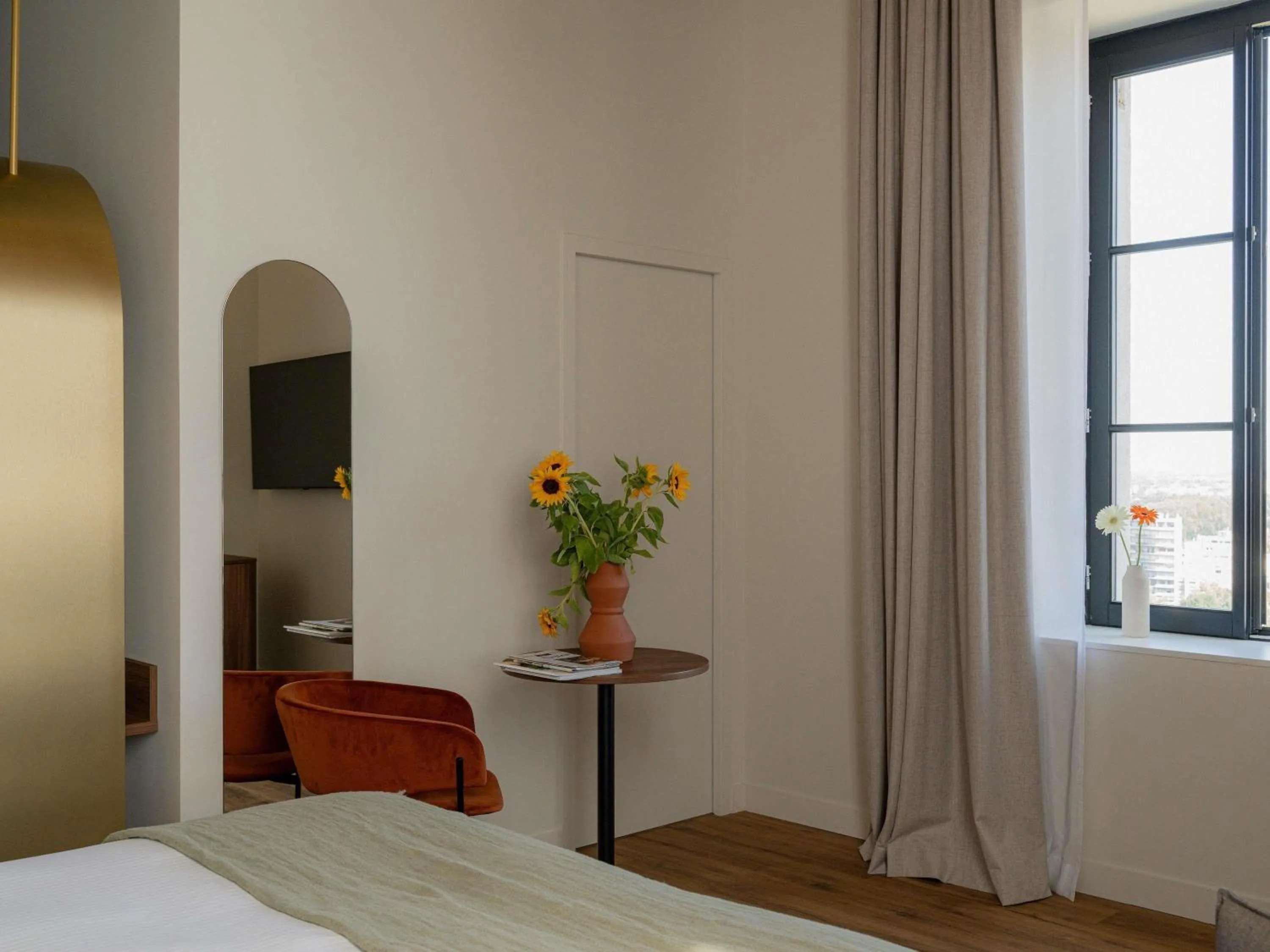 Bedroom, Bed in Hôtel Fort St Laurent Lyon - Handwritten Collection