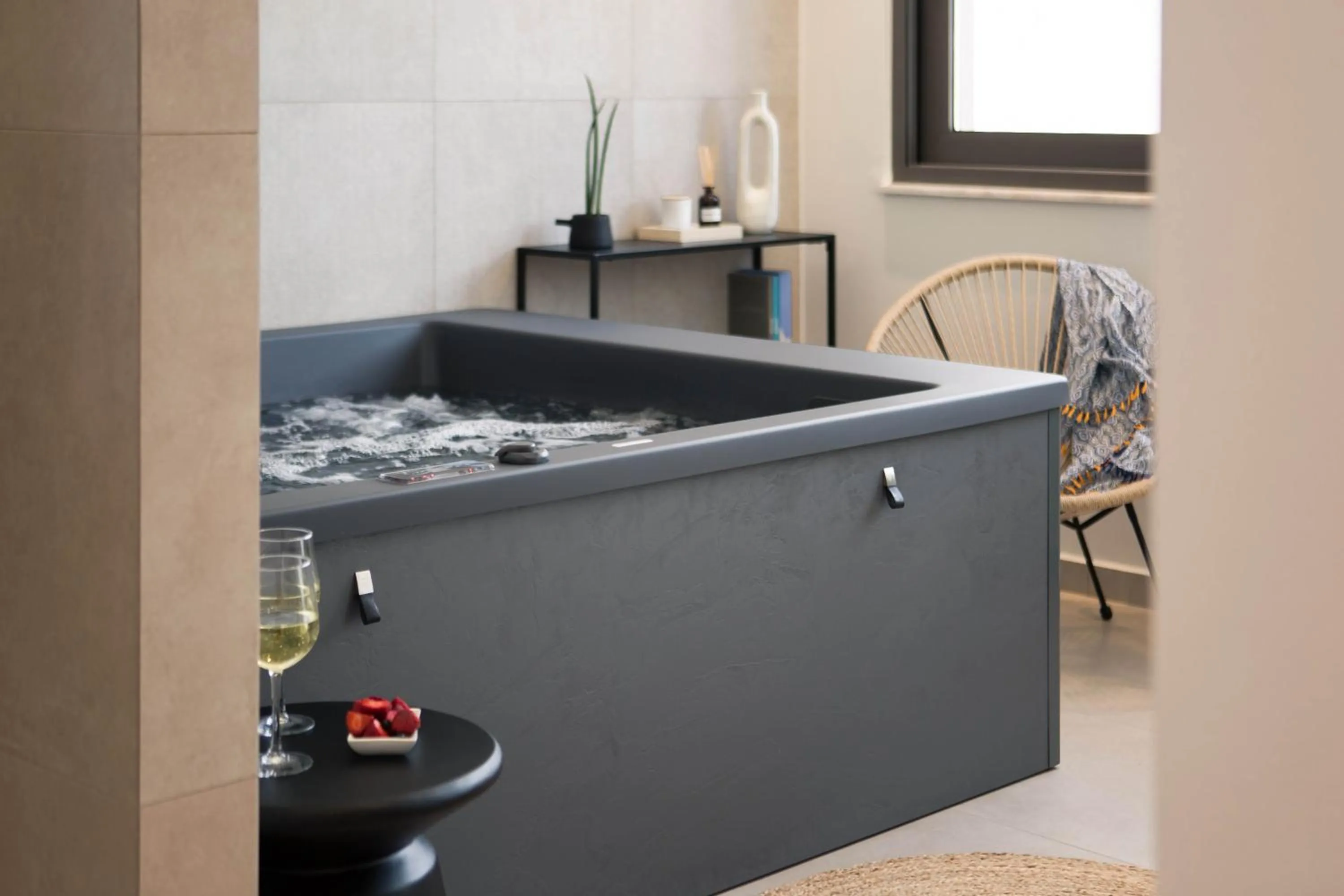 Hot Tub in Chania Elegance Suites