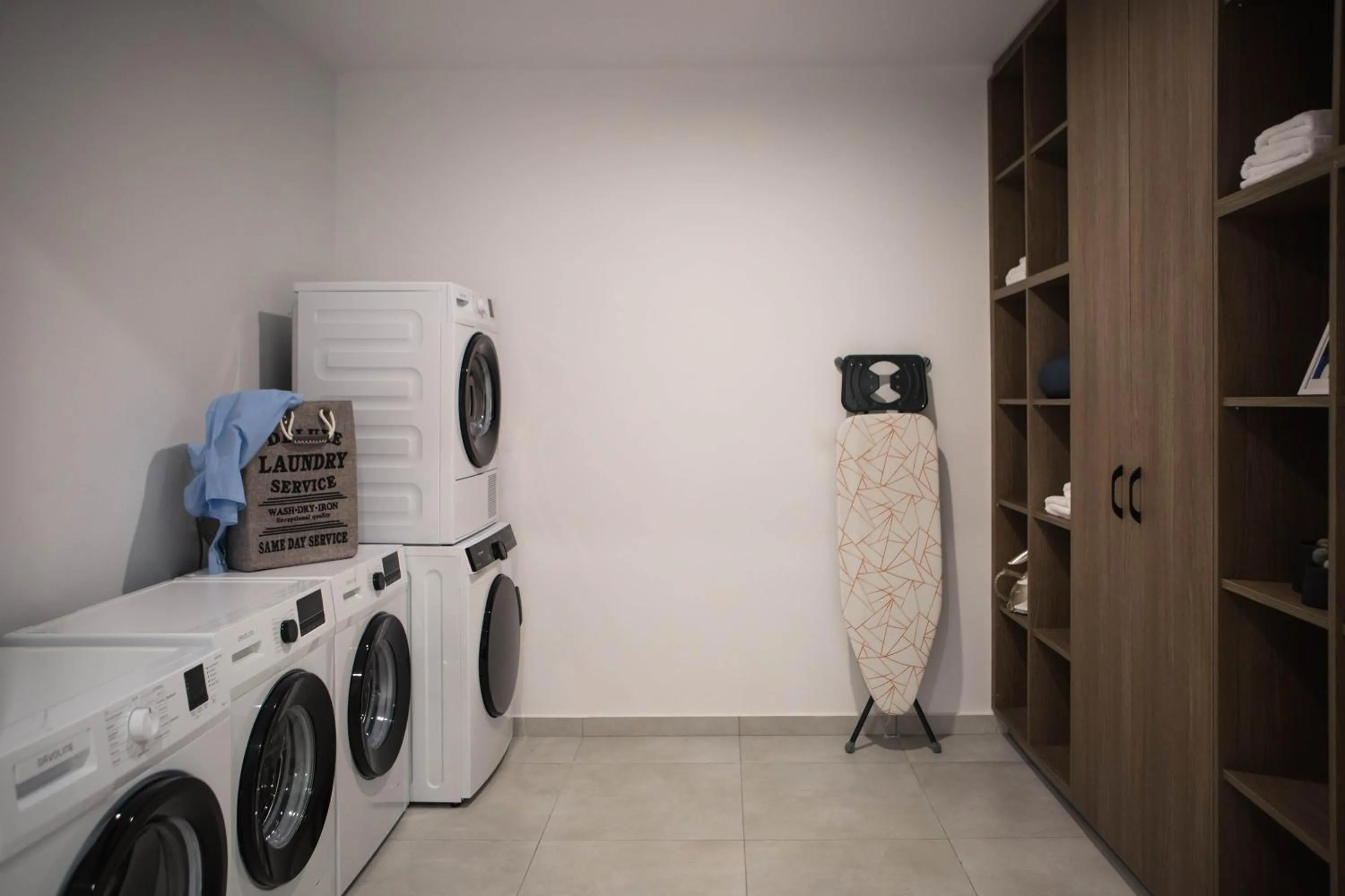 flat iron in Chania Elegance Suites