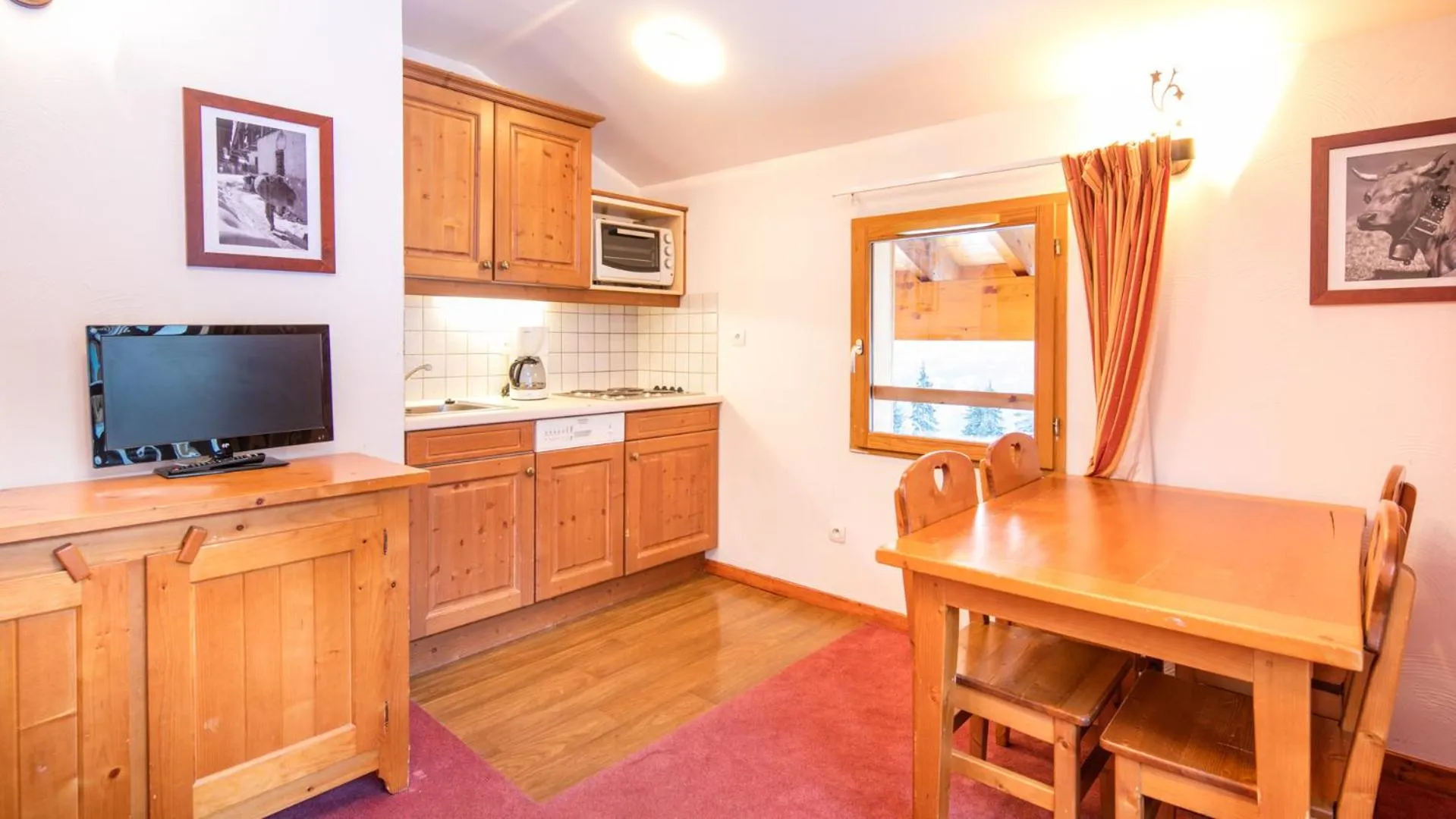 TV and multimedia in Vacancéole - Résidence Les Chalets de la Ramoure