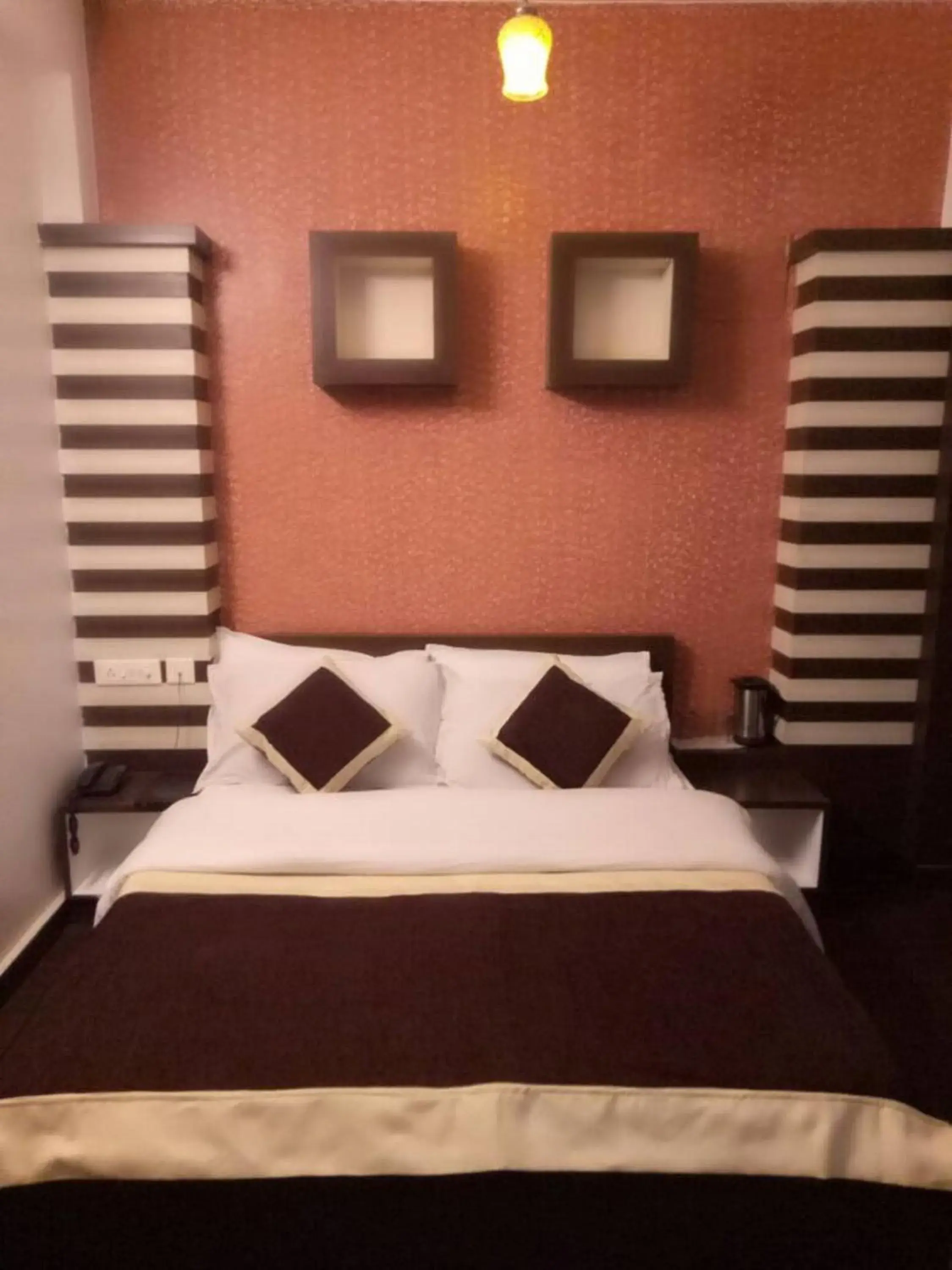 Budget Double Room in Hotel Holiday Home Budget Double Room in Hotel Holiday Home