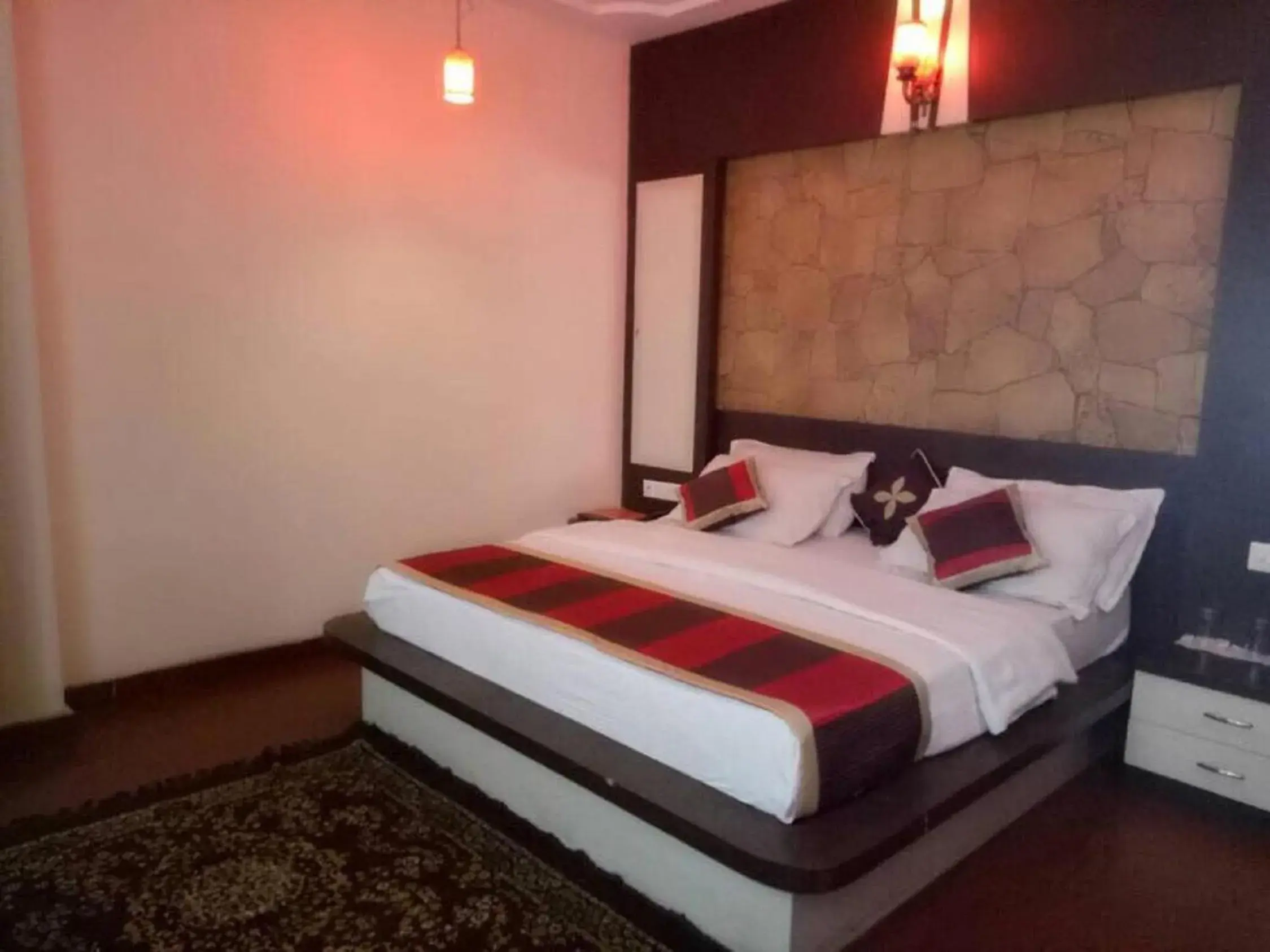 Deluxe Double Room in Hotel Holiday Home Deluxe Double Room in Hotel Holiday Home