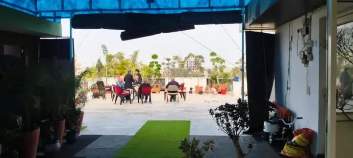 Restaurant/places to eat in C T Heights Inn