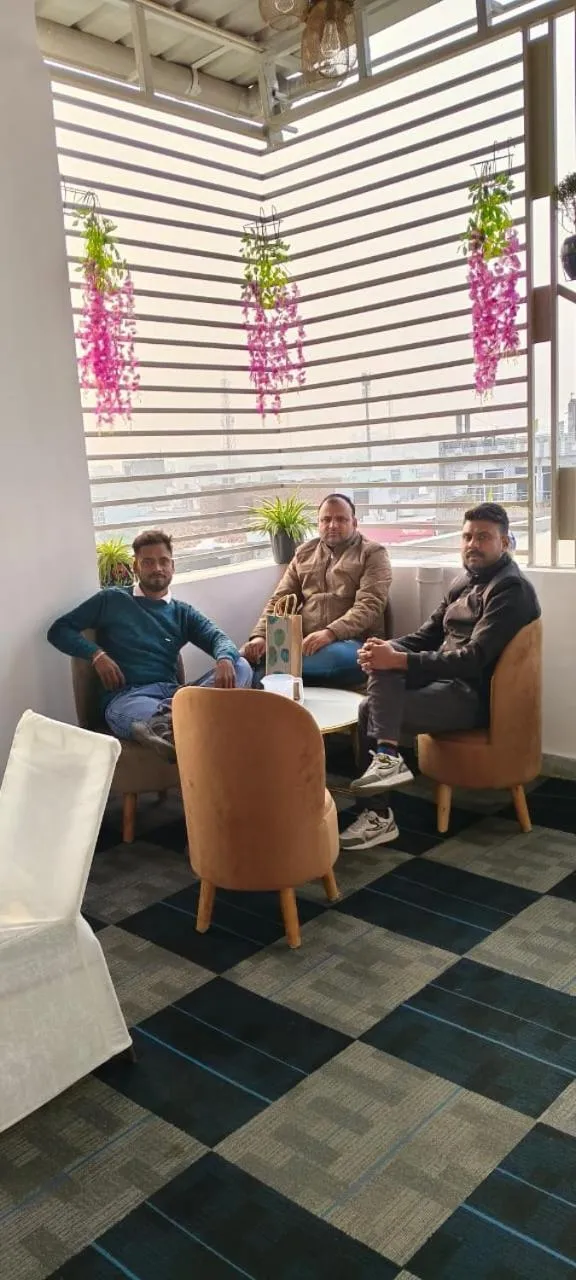 Restaurant/places to eat in C T Heights Inn