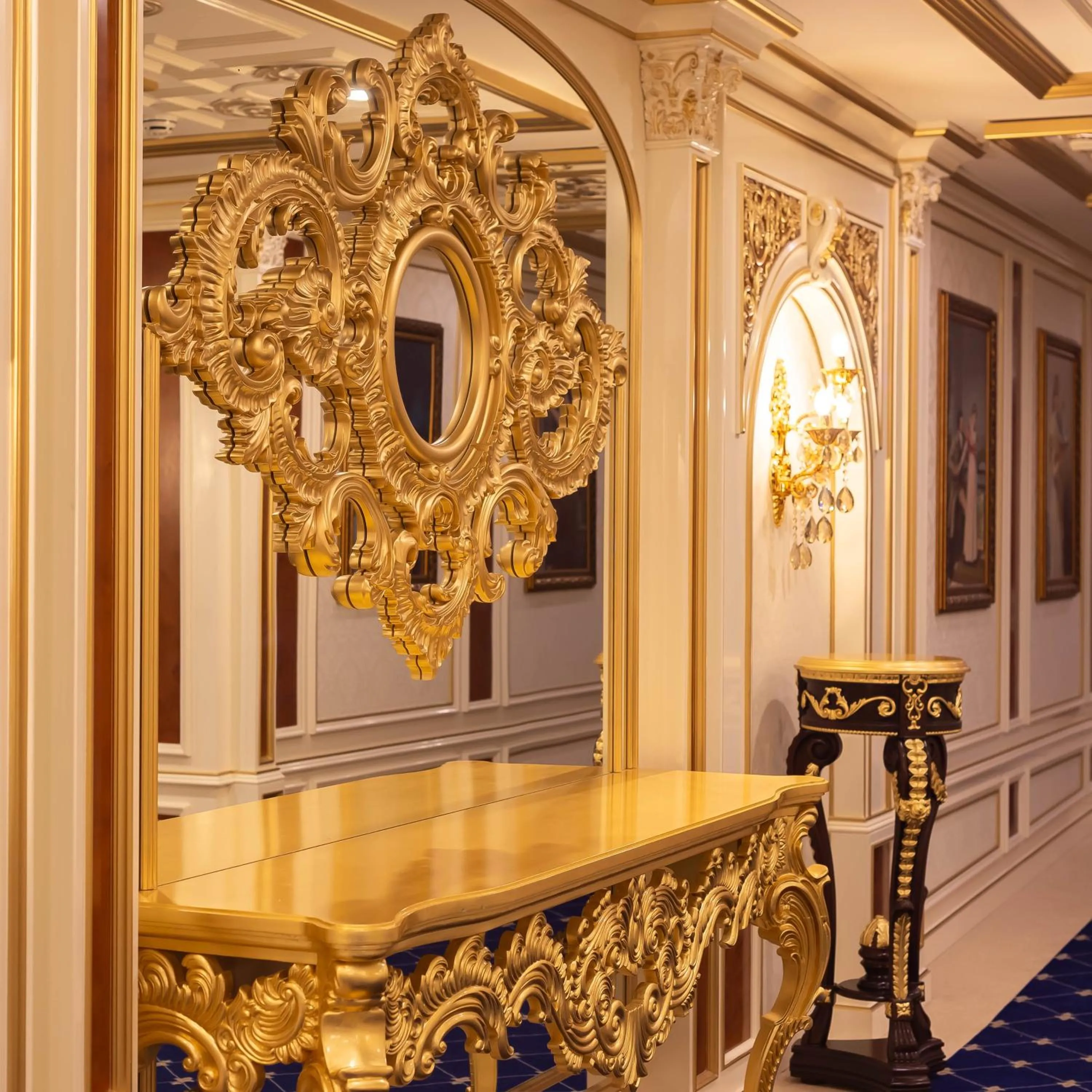 Lobby or reception in Cristal Erbil Hotel