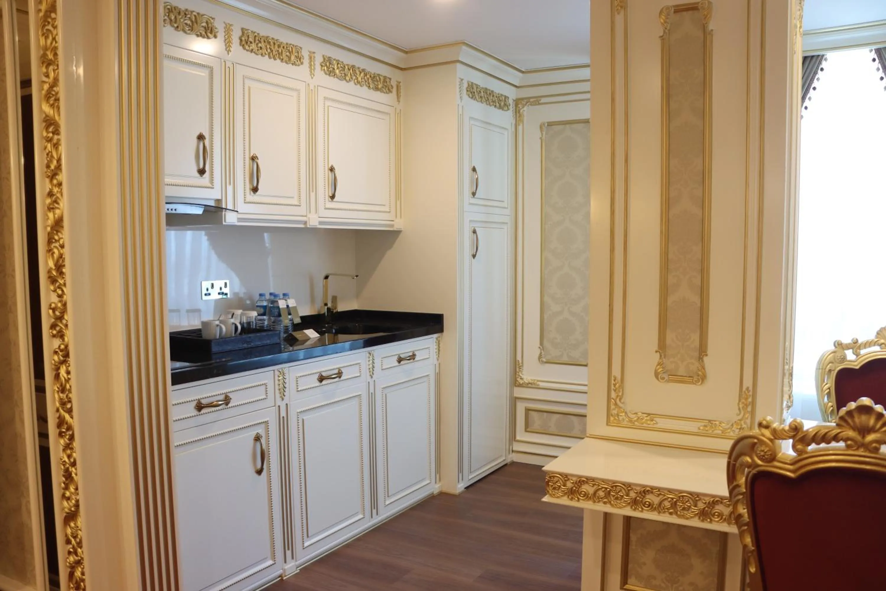 Kitchen or kitchenette in Cristal Erbil Hotel