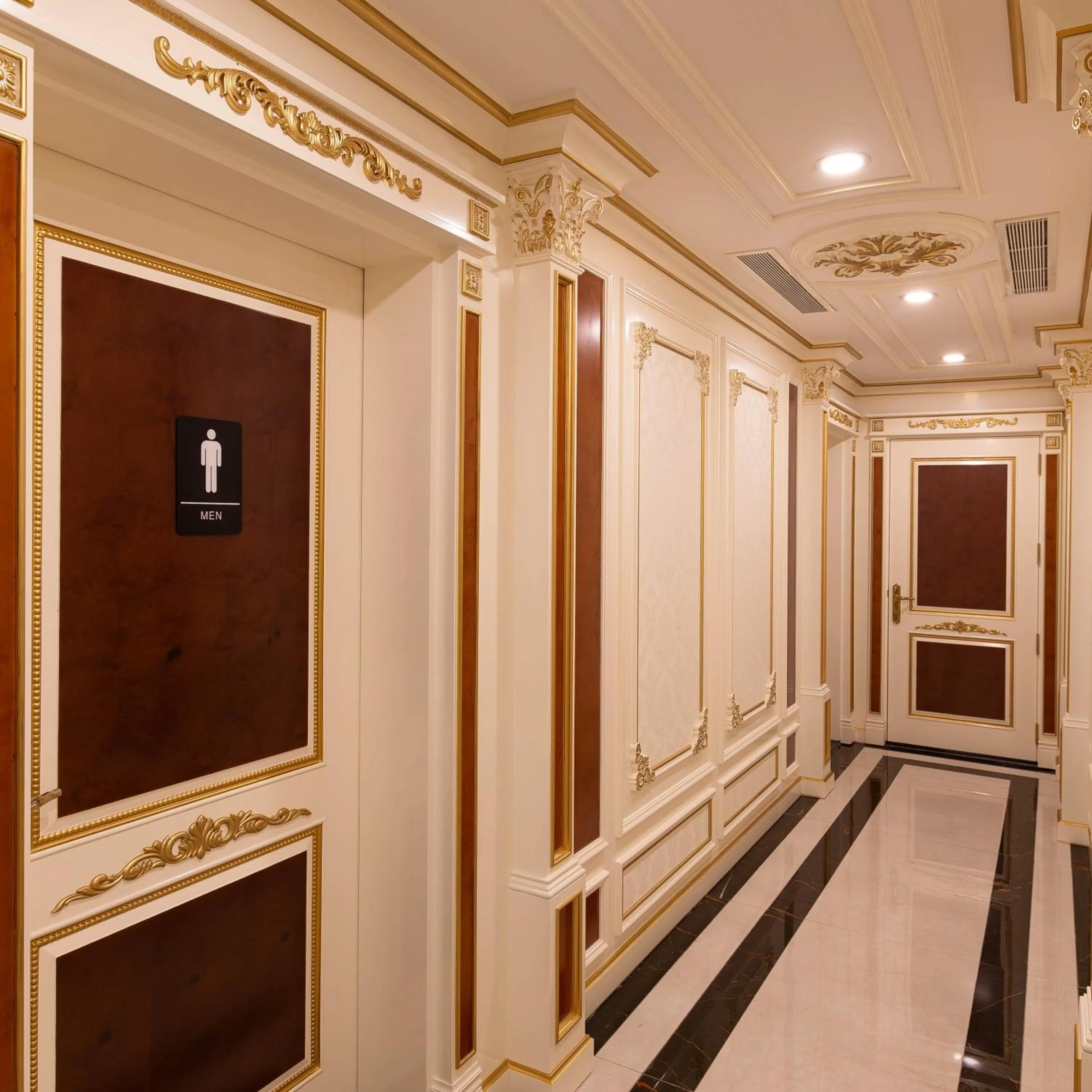 Public Bath in Cristal Erbil Hotel