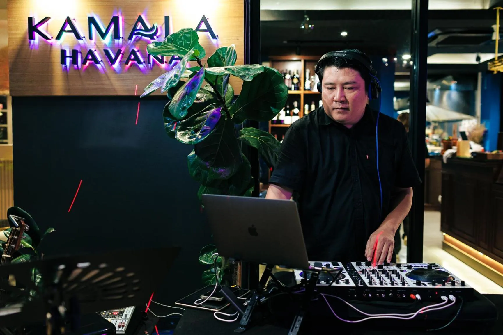 Restaurant/places to eat in Kamala Havana Hotel and Cafe