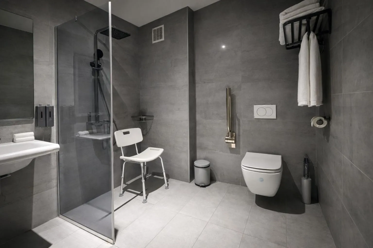 Shower in Grey Star Hotel