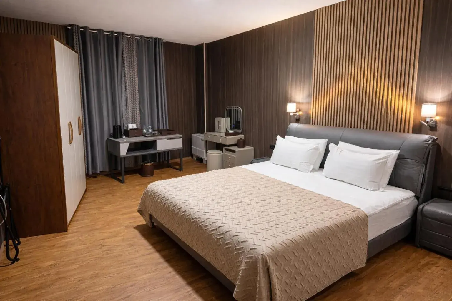 Double Room - Disability Access in Grey Star Hotel Double Room - Disability Access in Grey Star Hotel