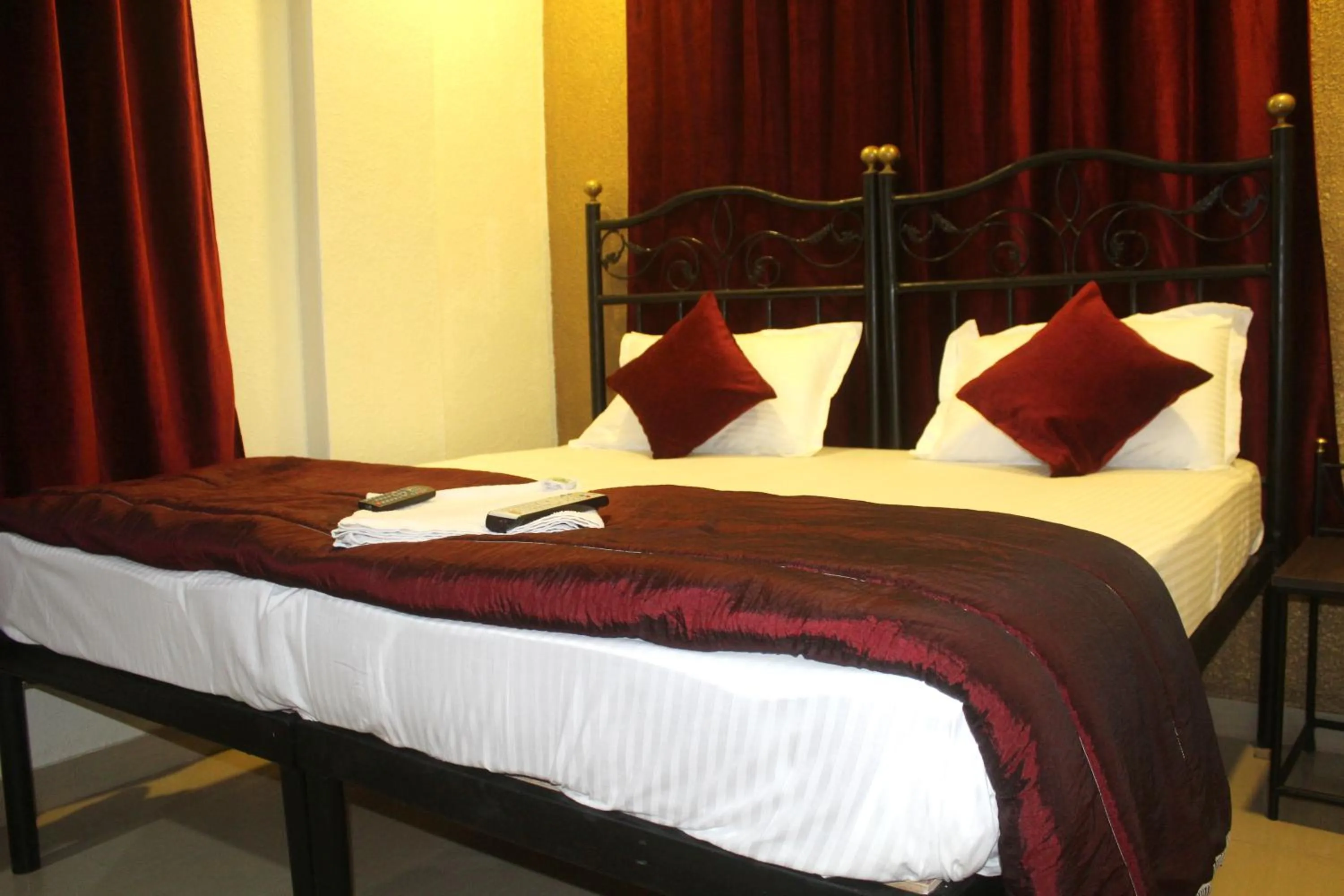cot, Bed in Hotel Preetam Aurangabad